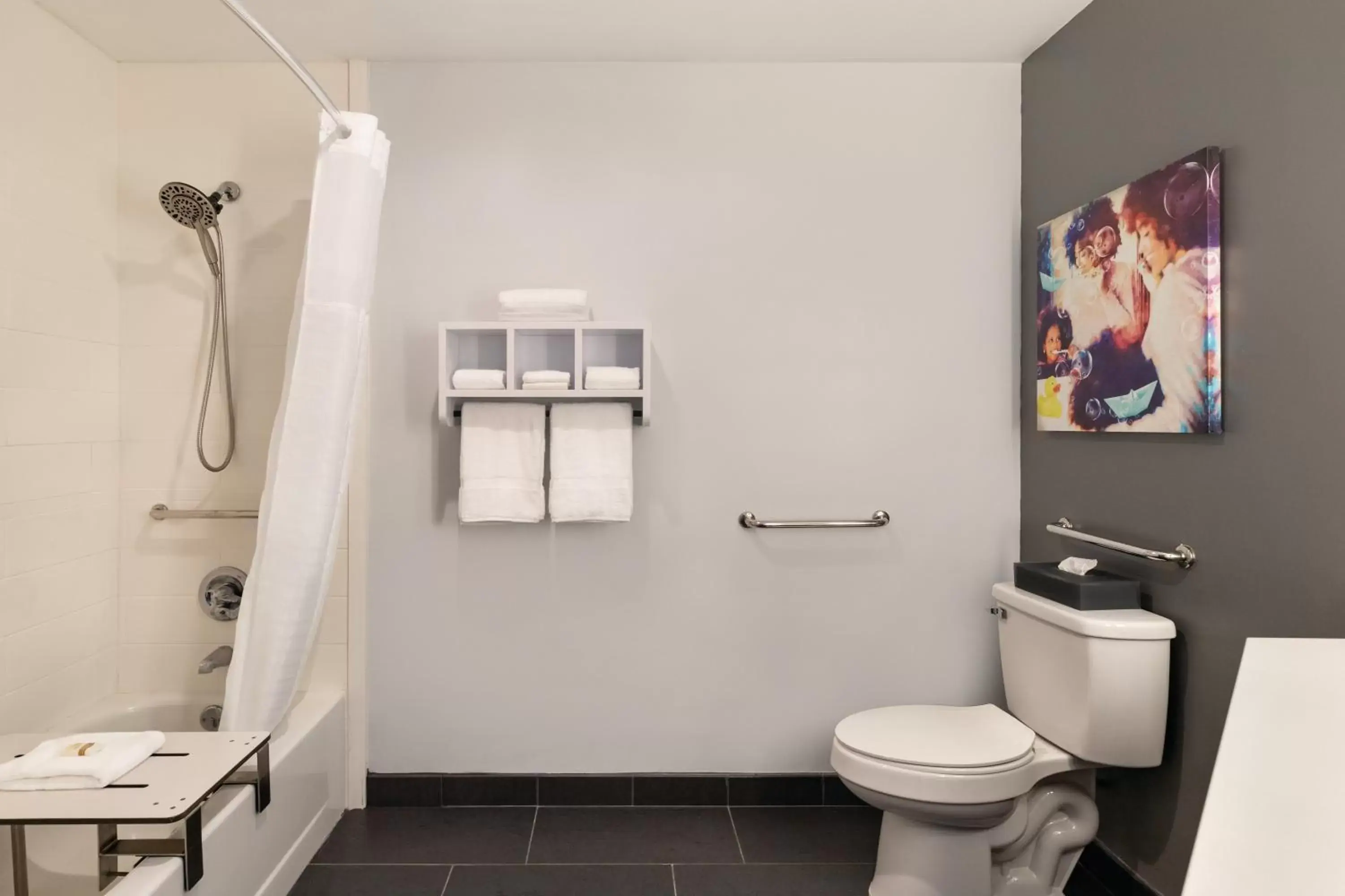 Bathroom in La Quinta Inn & Suites by Wyndham Dothan