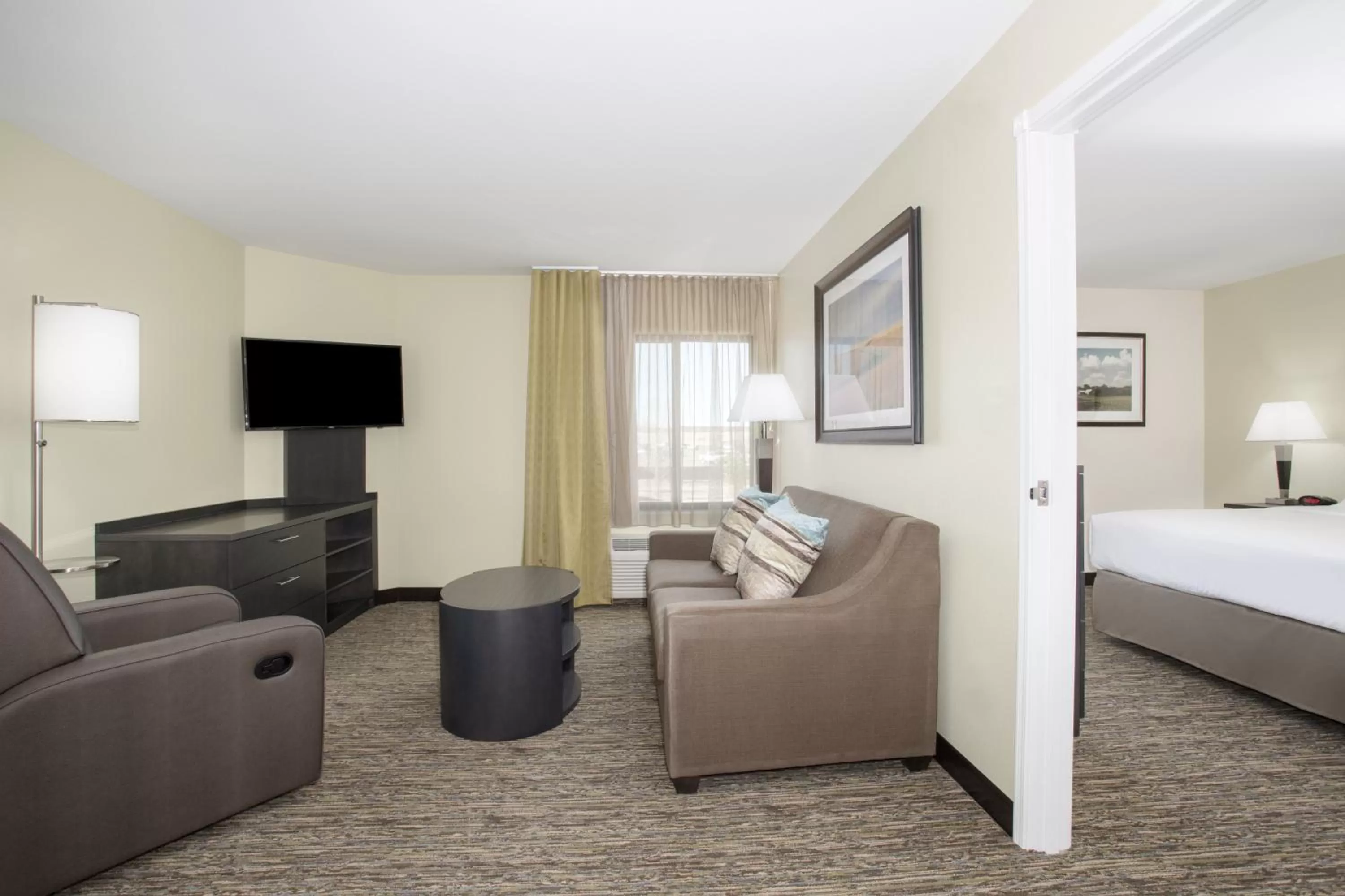 Photo of the whole room, Bed in Candlewood Suites Pueblo by IHG