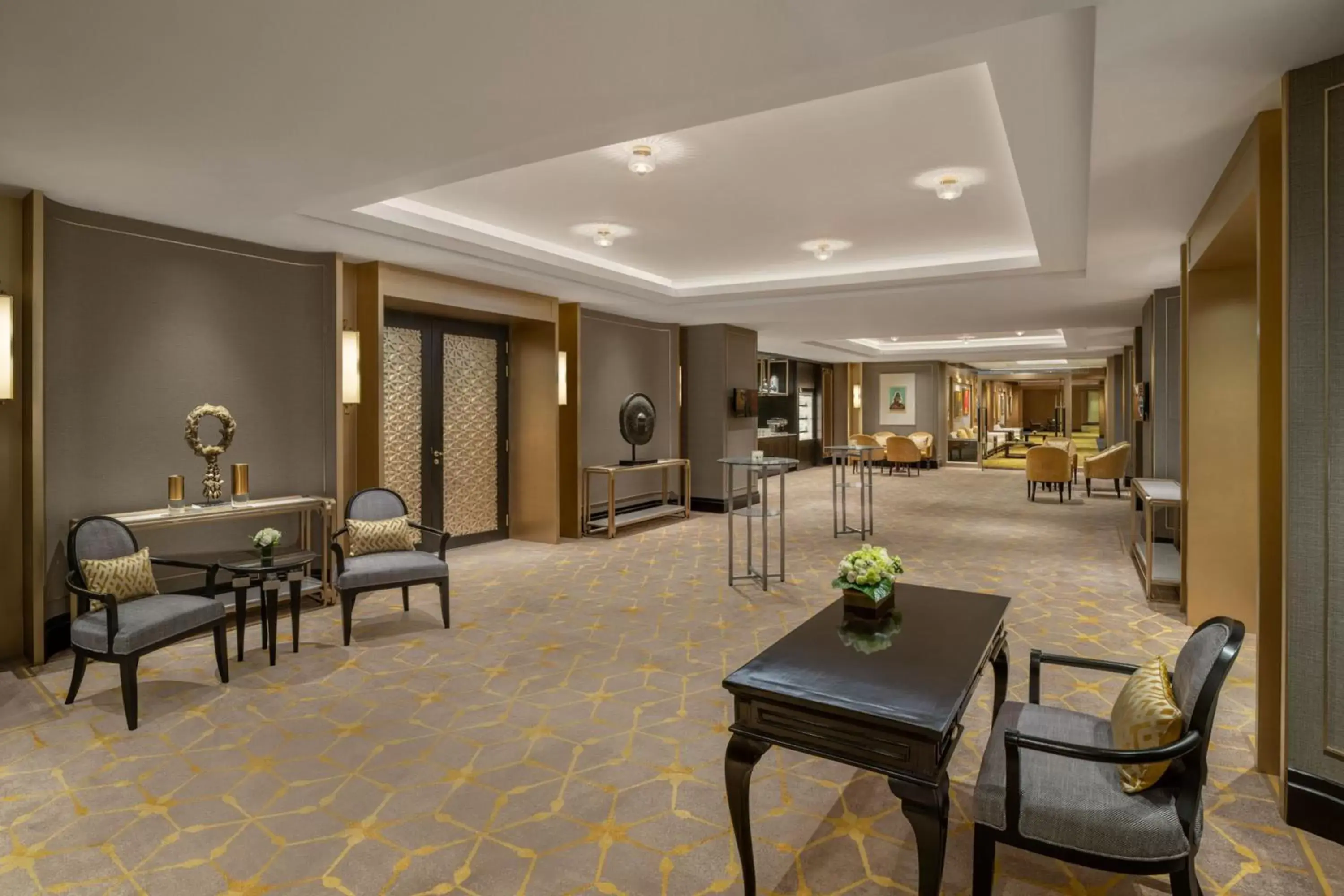 Meeting/conference room, Lobby/Reception in The Athenee Hotel, a Luxury Collection Hotel, Bangkok