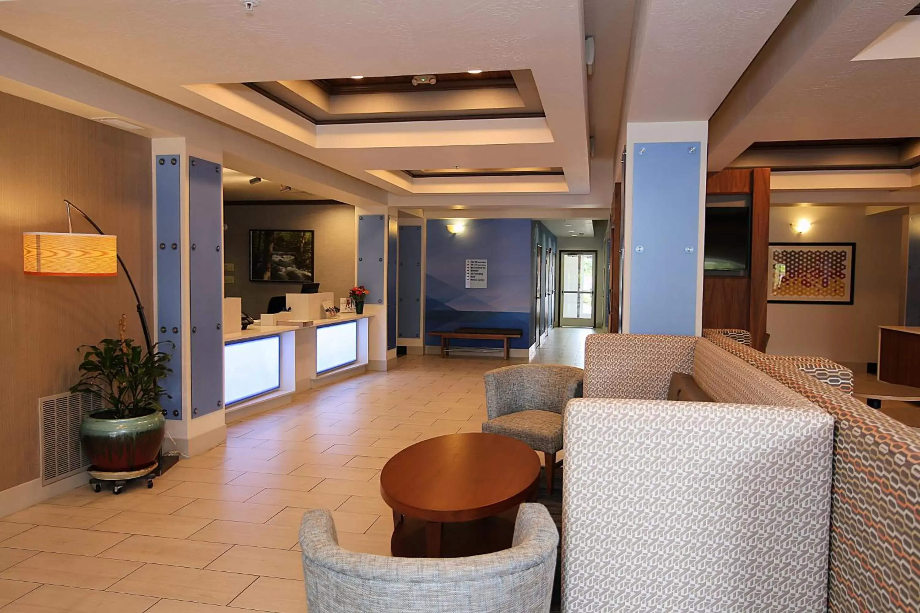 Property building, Lobby/Reception in Holiday Inn Express Hotel & Suites Ashland, an IHG Hotel