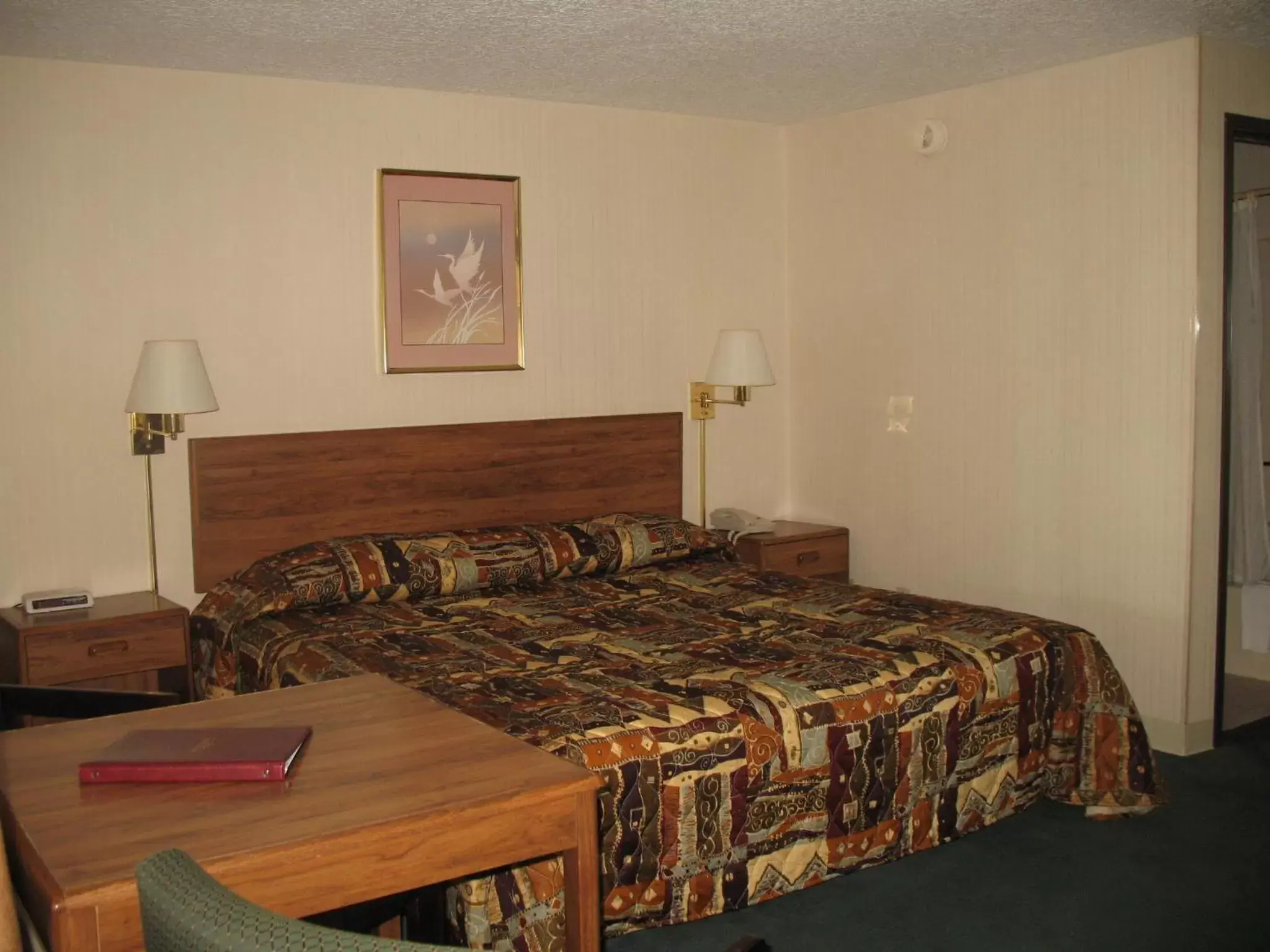 Bedroom, Bed in Great Lakes Inn Mackinaw City