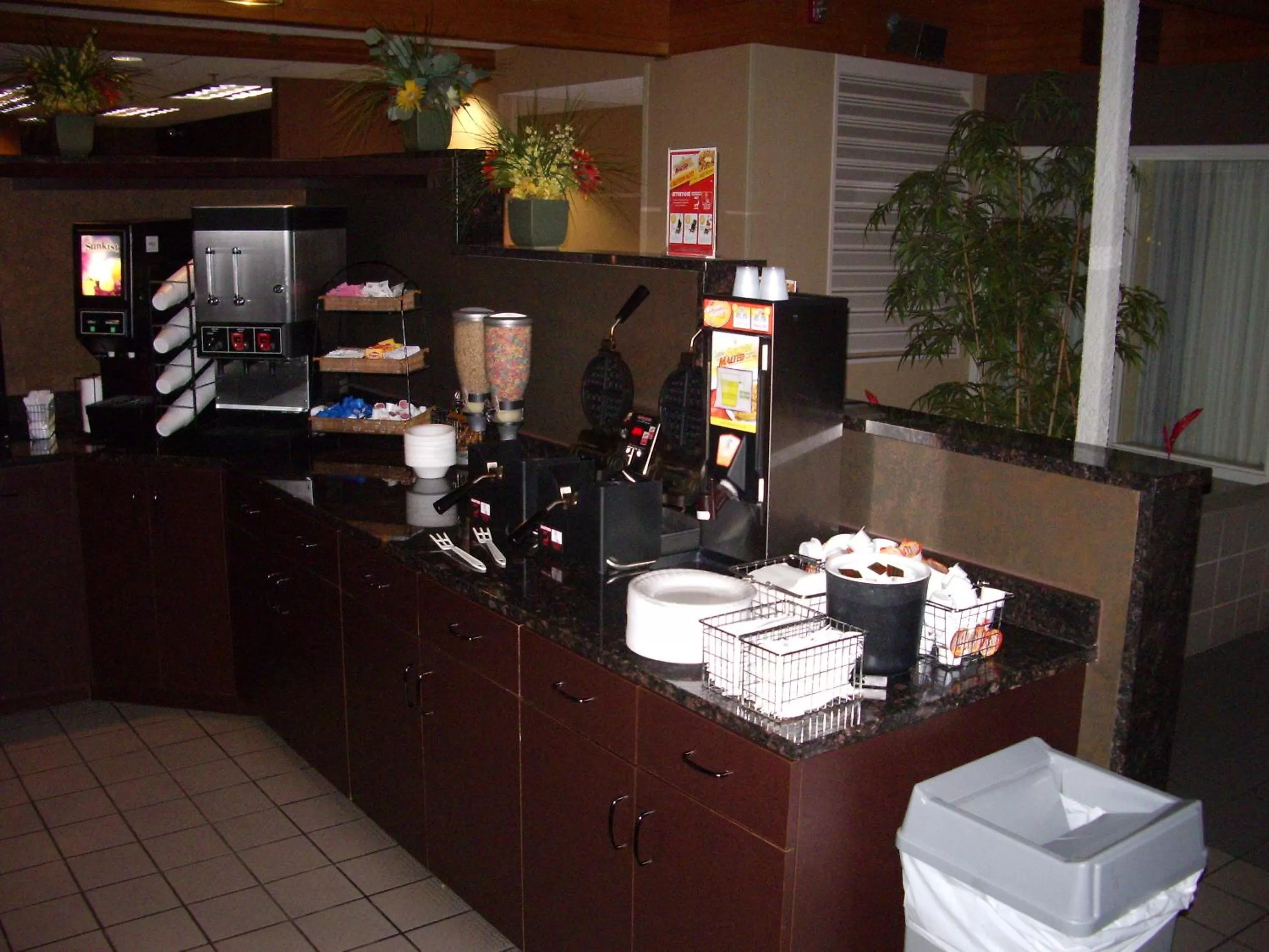 Breakfast in C'mon Inn & Suites Fargo