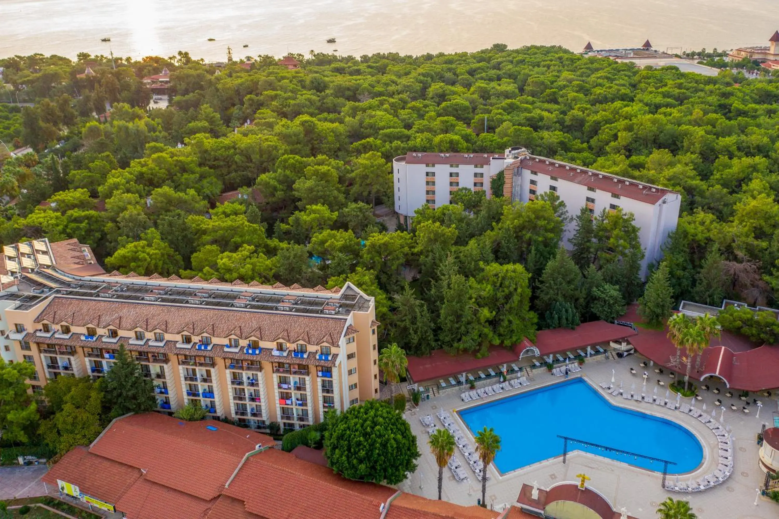 Property building, Bird's-eye View in Armas Kaplan Paradise