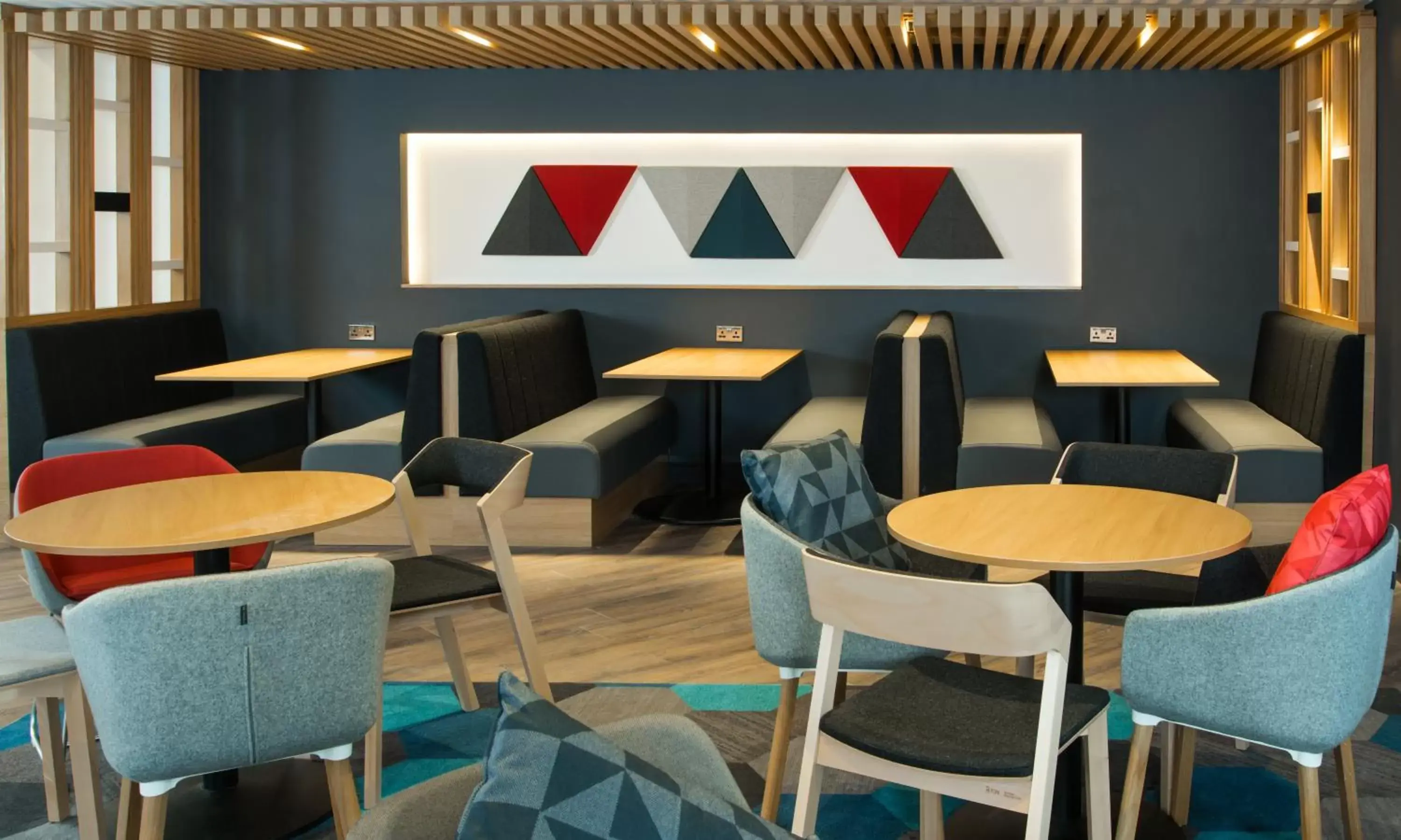 Lounge or bar, Lounge/Bar in Holiday Inn Express Birmingham NEC, an IHG Hotel