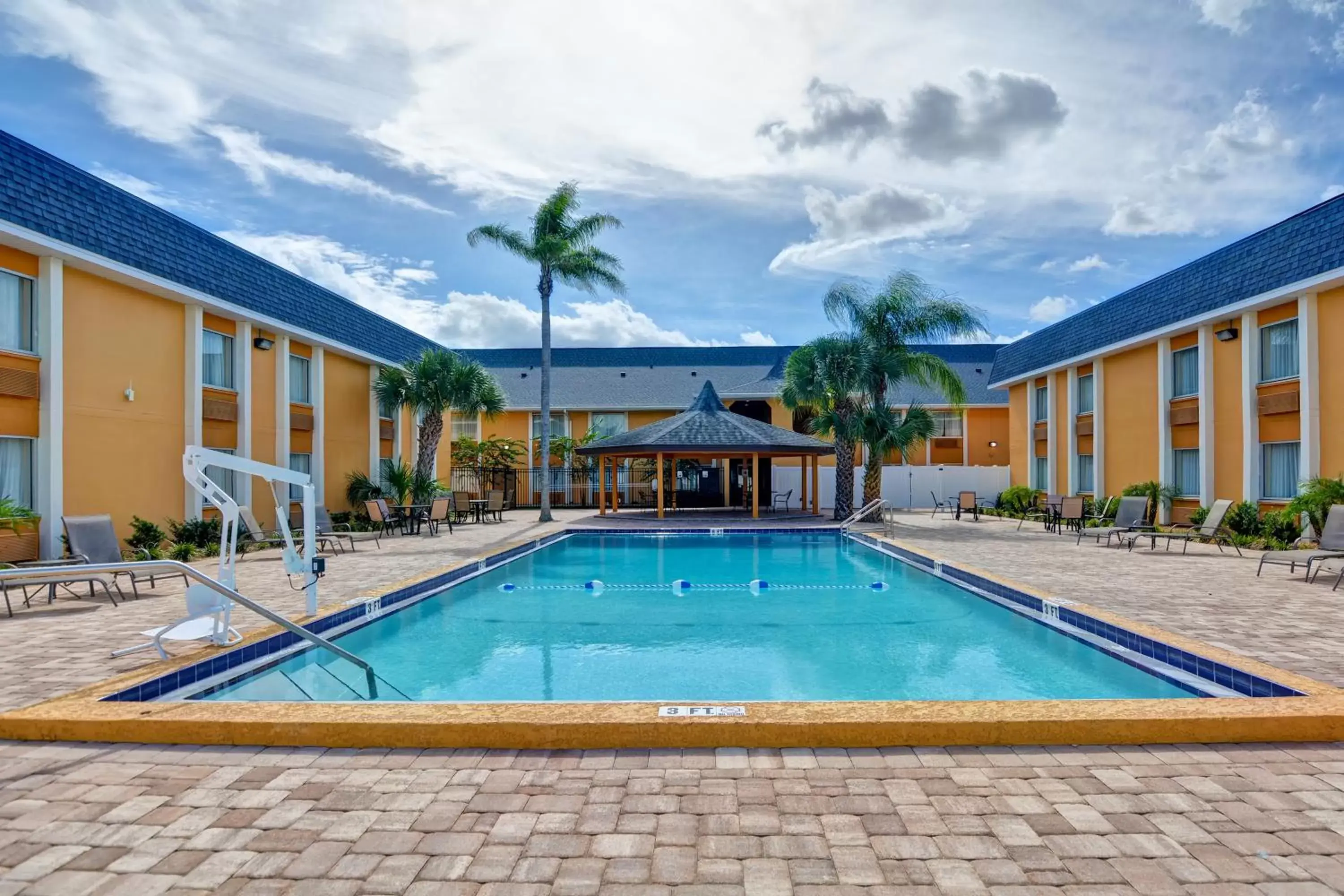 Swimming Pool in Quality Inn & Suites Heritage Park