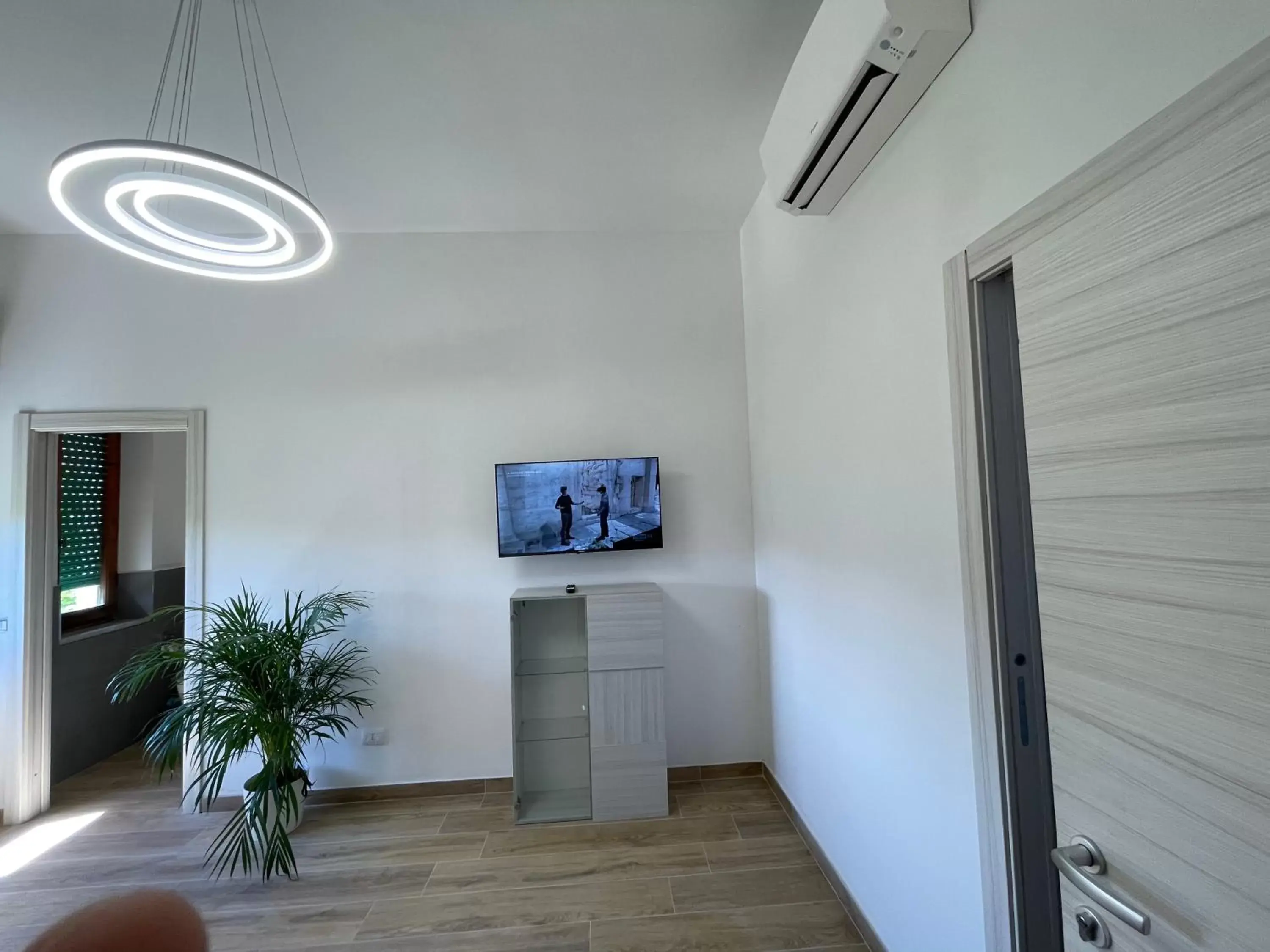 Shower, TV/Entertainment Center in Montecristo B&B