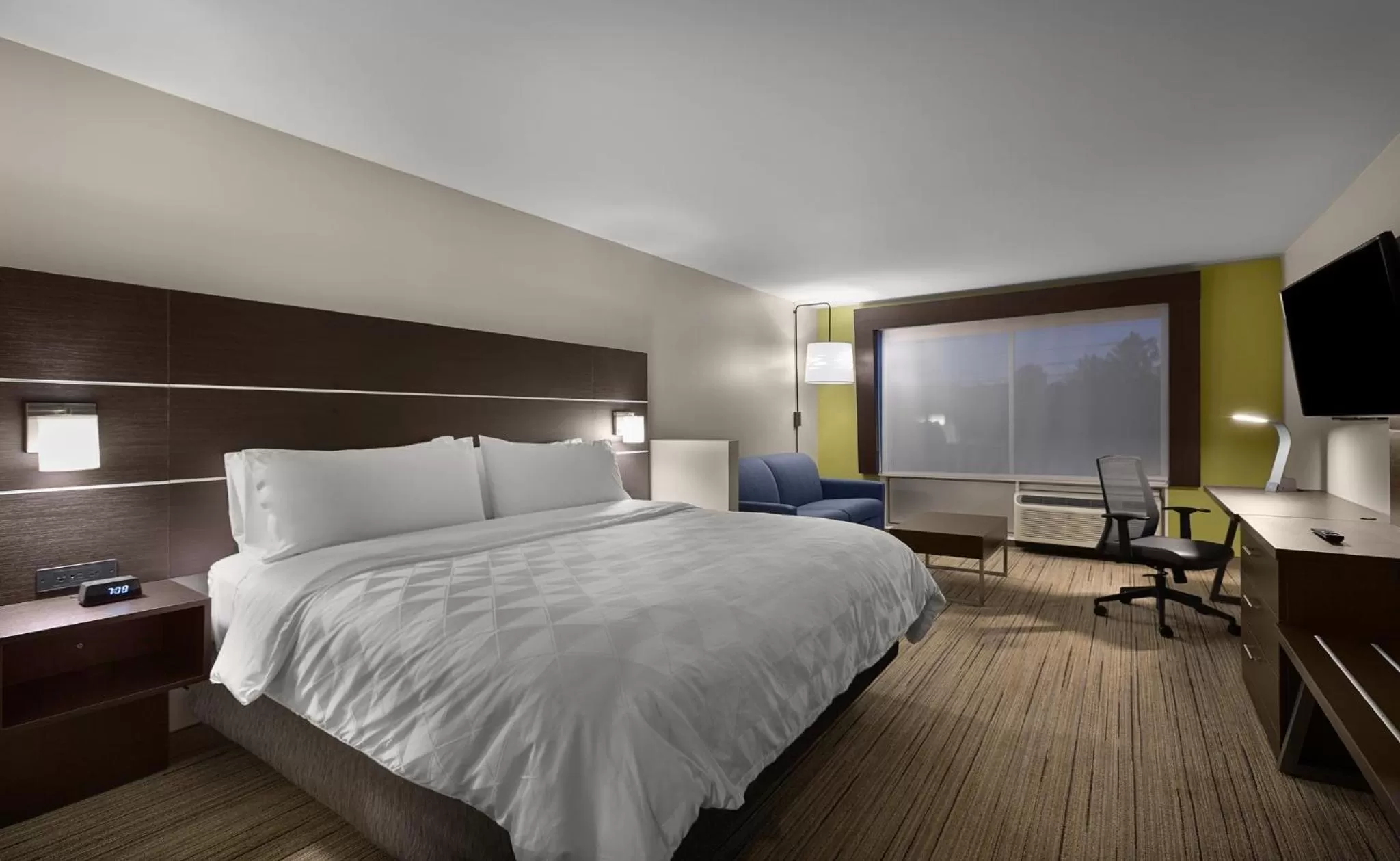 Photo of the whole room, Bed in Holiday Inn Express - Lake Park by IHG