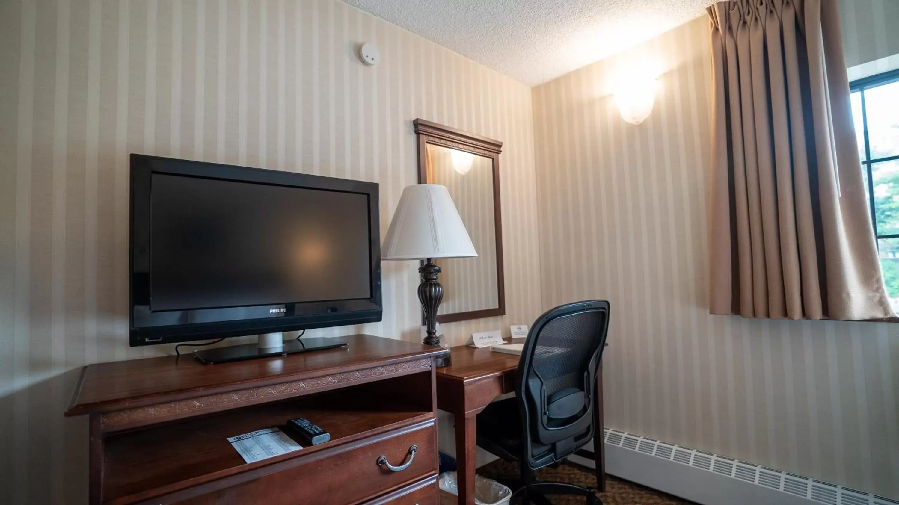 TV/Entertainment Center in Holland Hotel Free Parking Jersey City