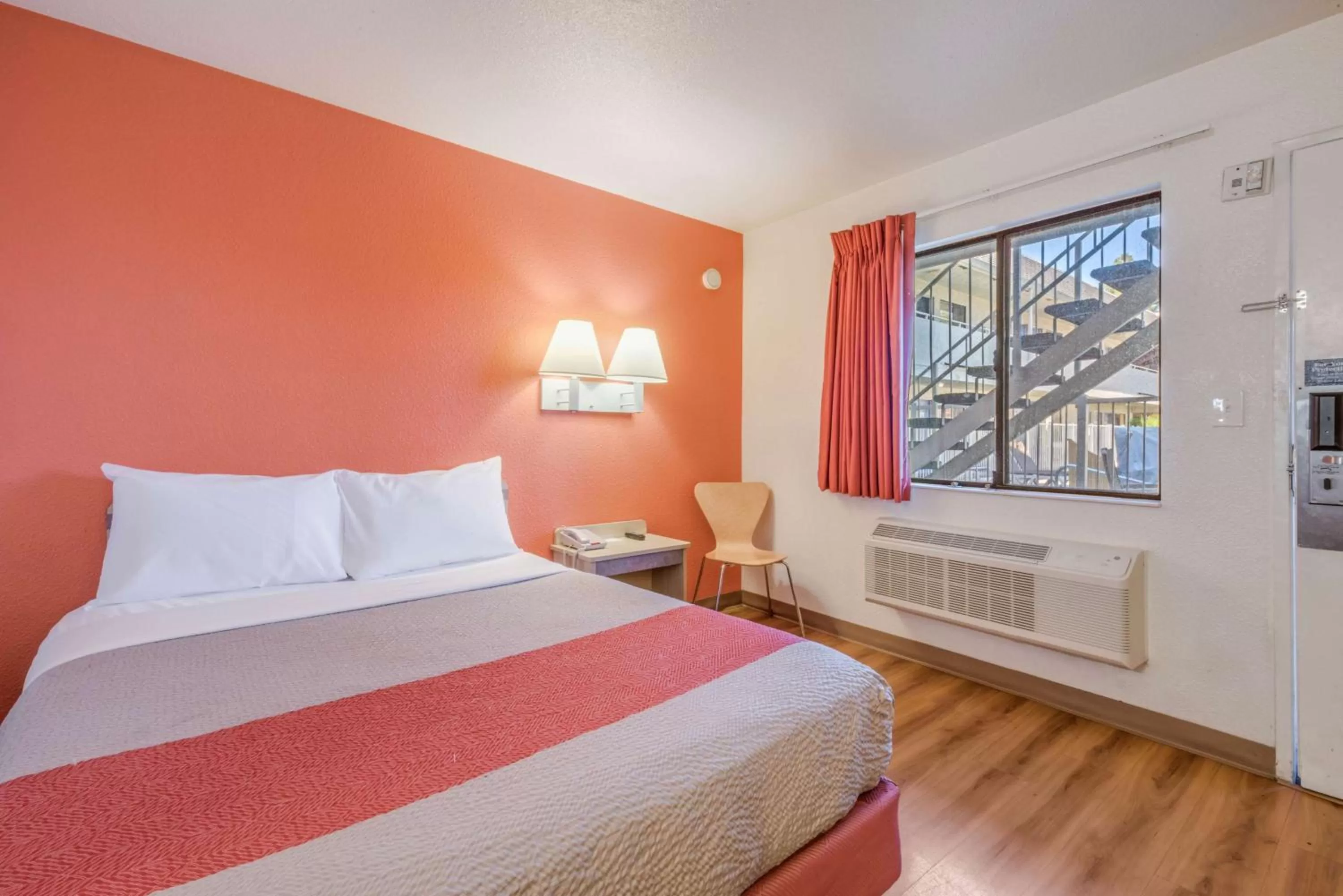 Bedroom, Bed in Motel 6-Fairfield, CA - North