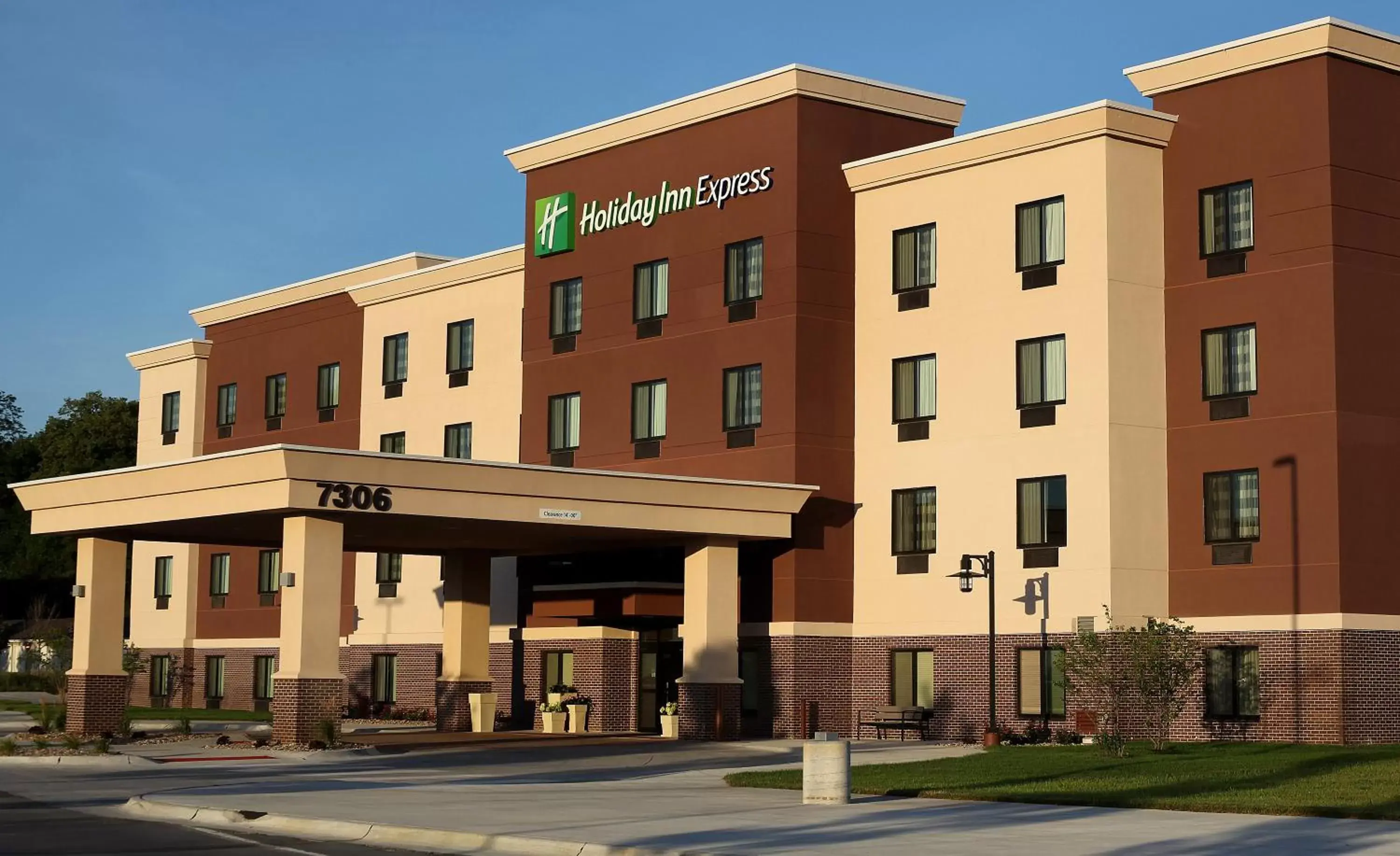 Property building in Holiday Inn Express & Suites Omaha South Ralston Arena, an IHG Hotel