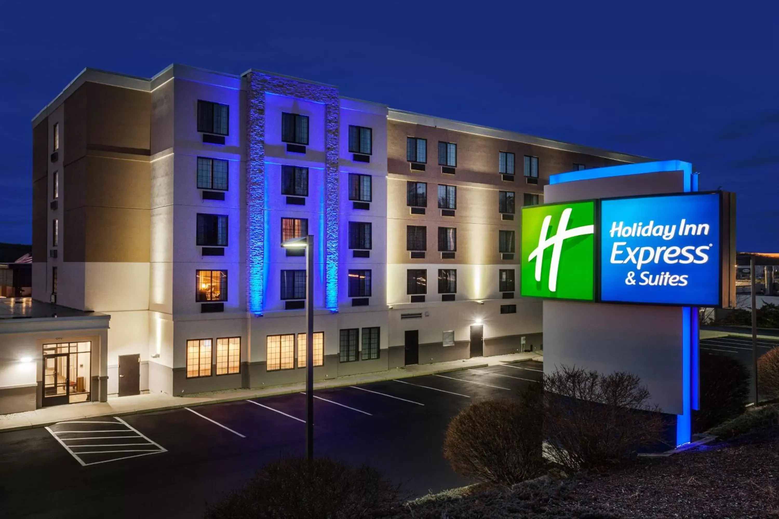 Property building in Holiday Inn Express Hotel & Suites Providence-Woonsocket, an IHG Hotel