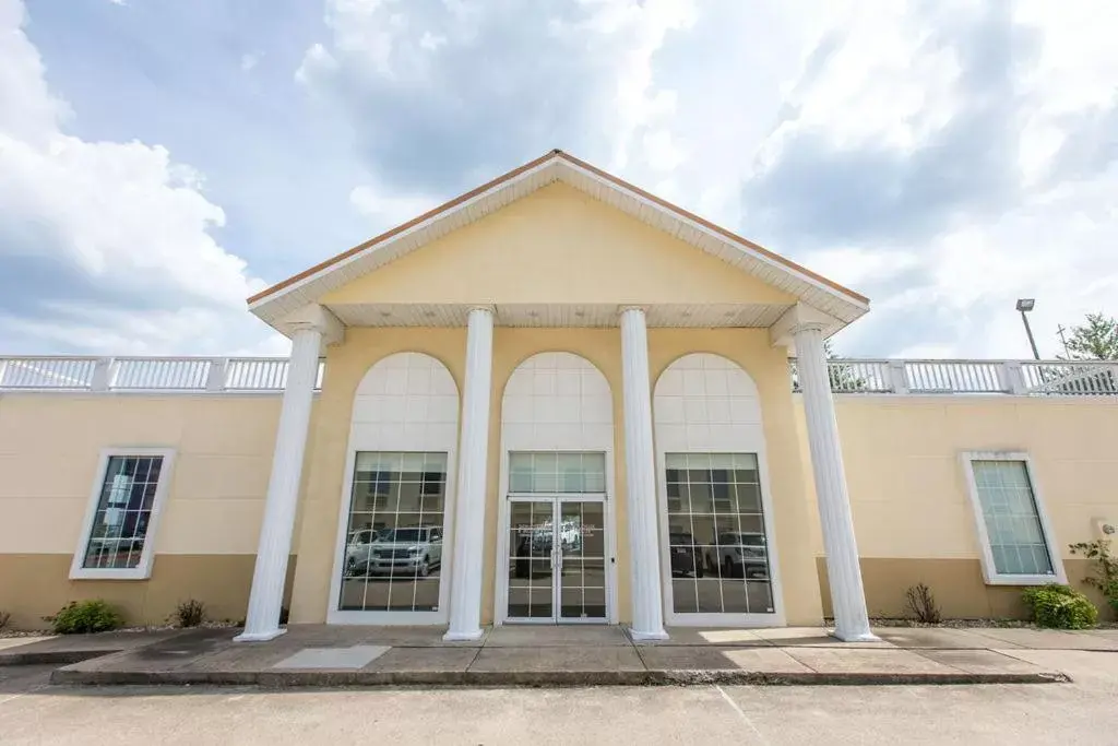 Property Building in Savannah House Hotel