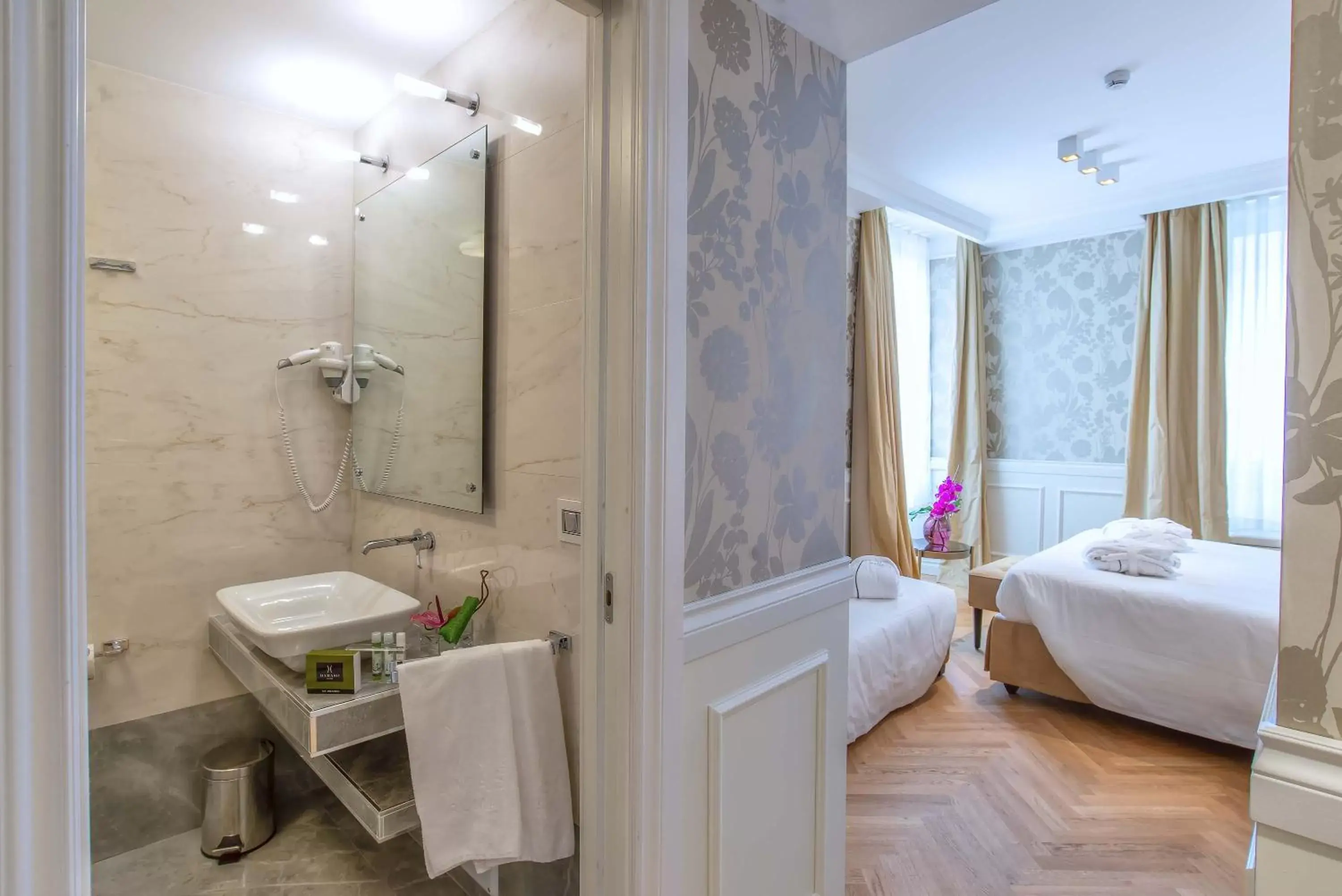 Photo of the whole room, Bathroom in Hotel Damaso