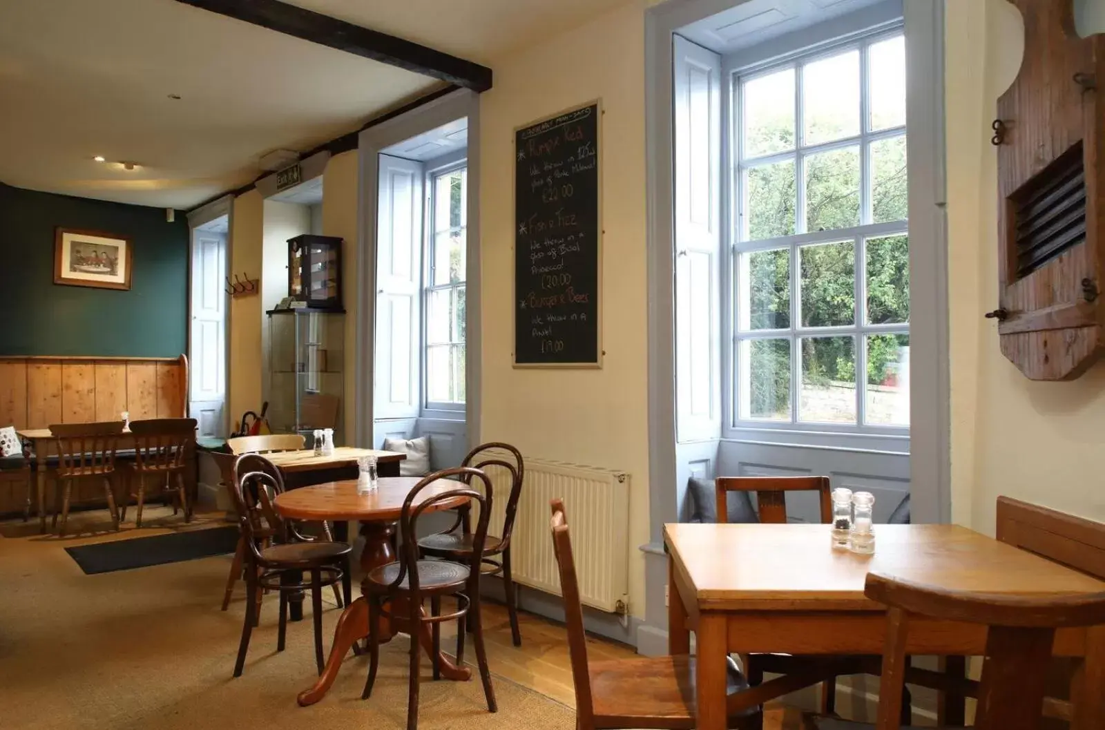 Restaurant/Places to Eat in Horse and Groom