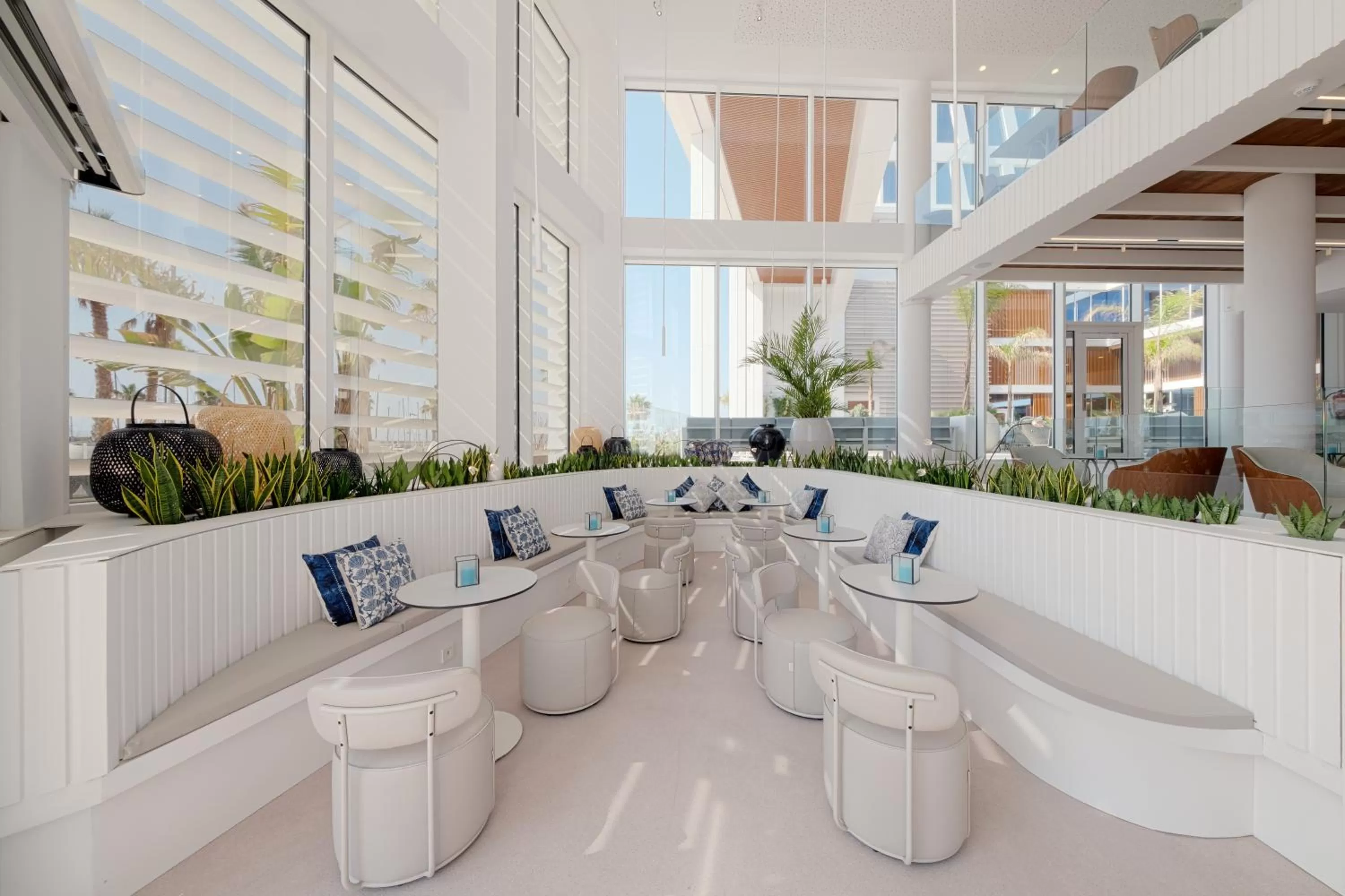 Lounge or bar in Hotel Marina Badalona