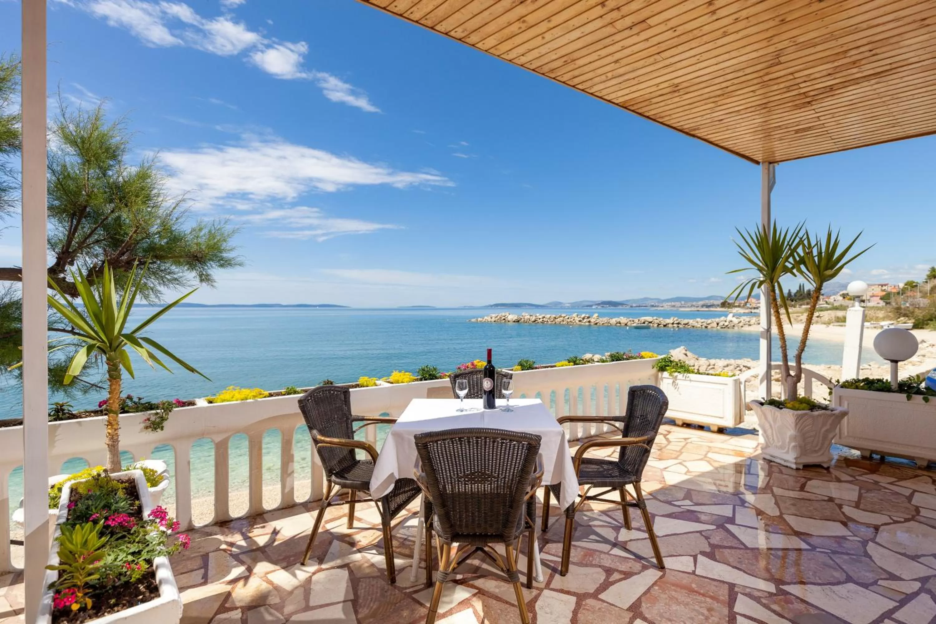 Restaurant/places to eat in Rooms Marinac