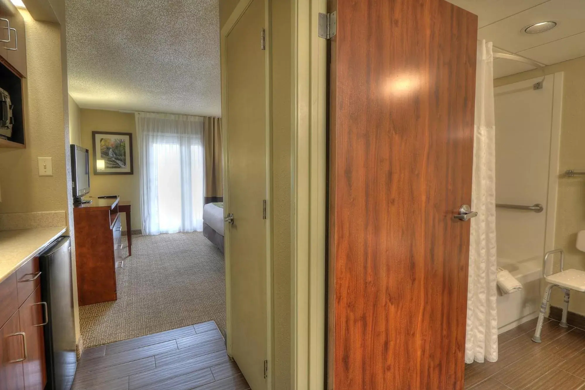 TV and multimedia, Bathroom in Comfort Inn & Suites at Dollywood Lane