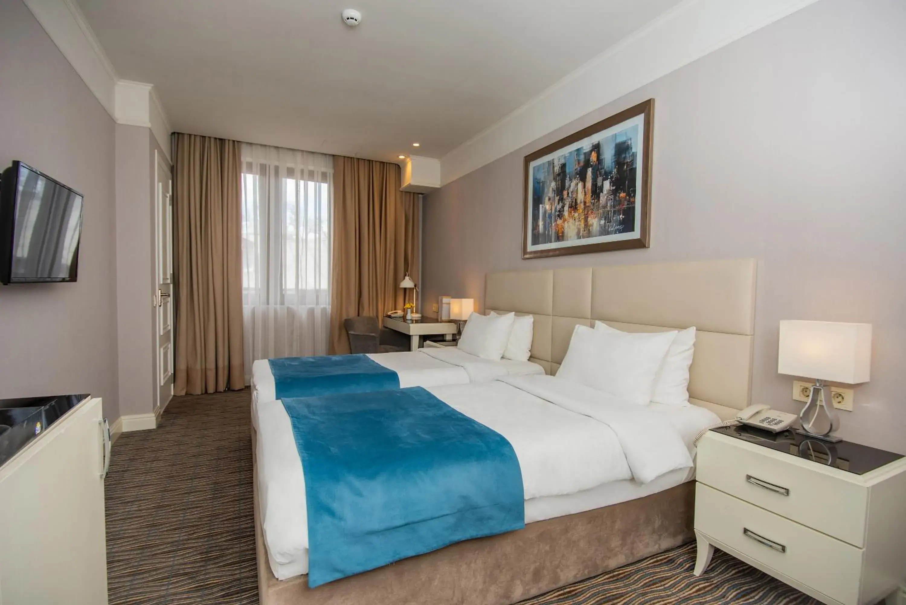 Bedroom, Bed in City Avenue Hotel