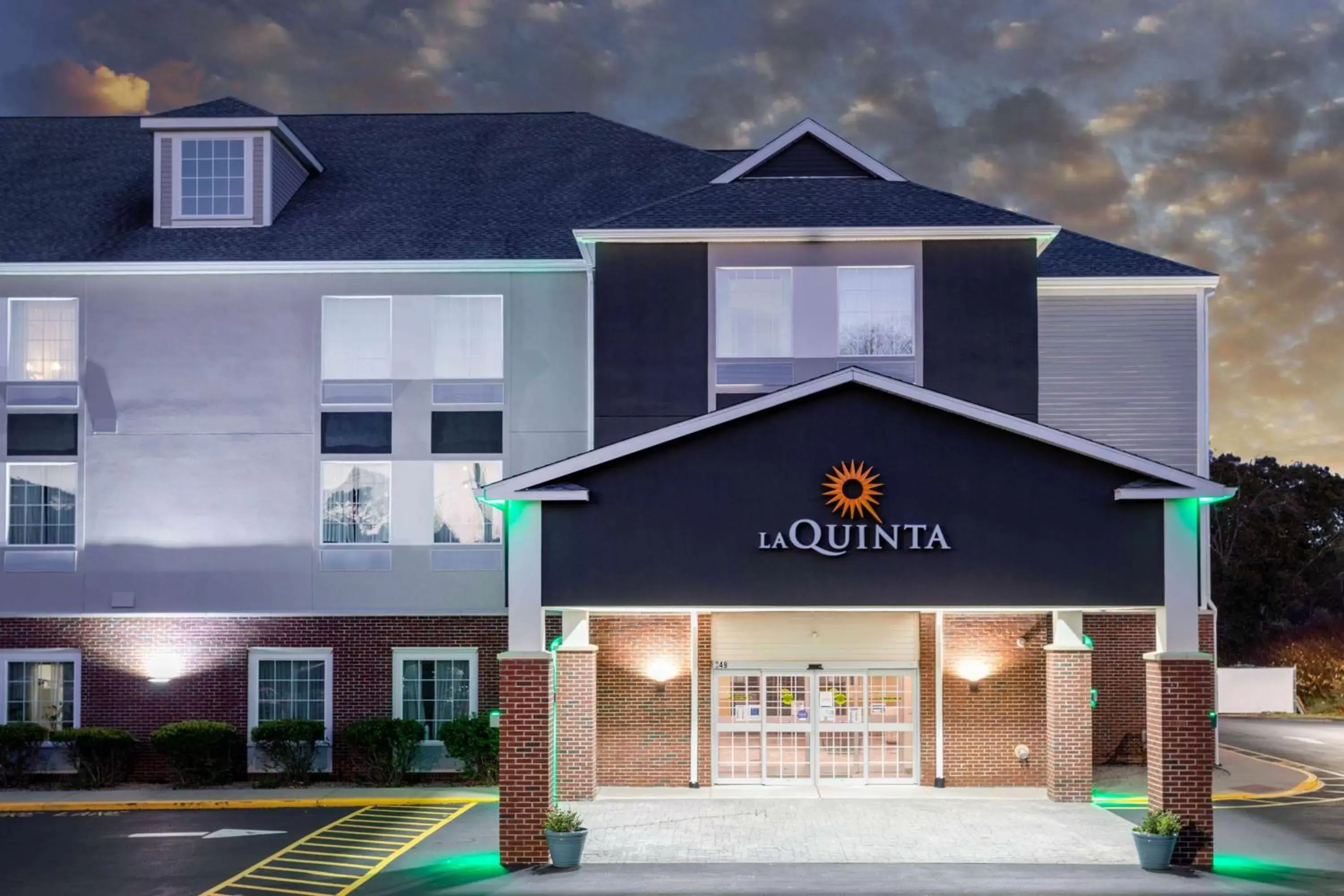 Property Building in La Quinta by Wyndham Stonington-Mystic Area