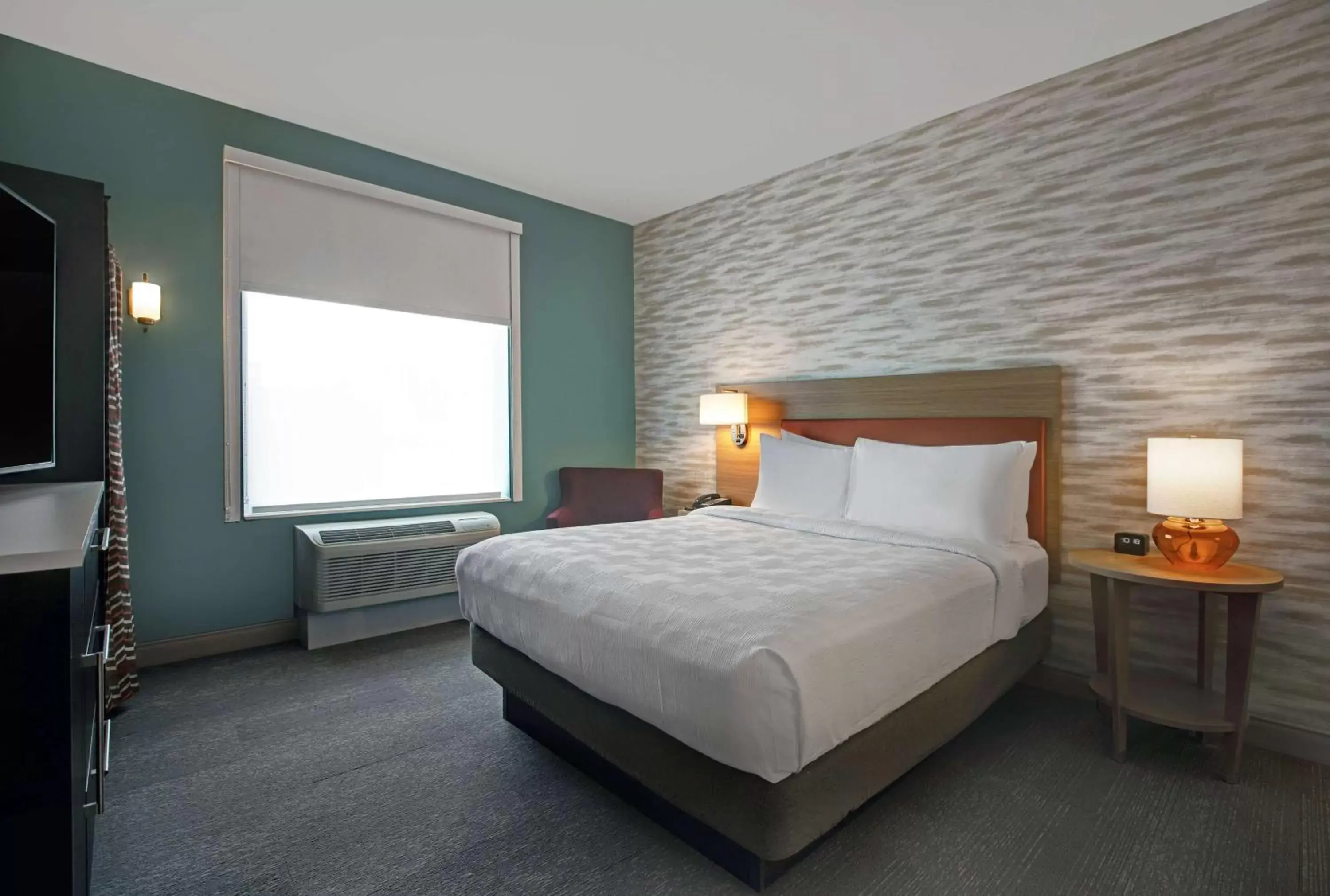 One-Bedroom Queen Suite - Non-Smoking in Home2 Suites By Hilton Milwaukee Downtown One-Bedroom Queen Suite - Non-Smoking in Home2 Suites By Hilton Milwaukee Downtown