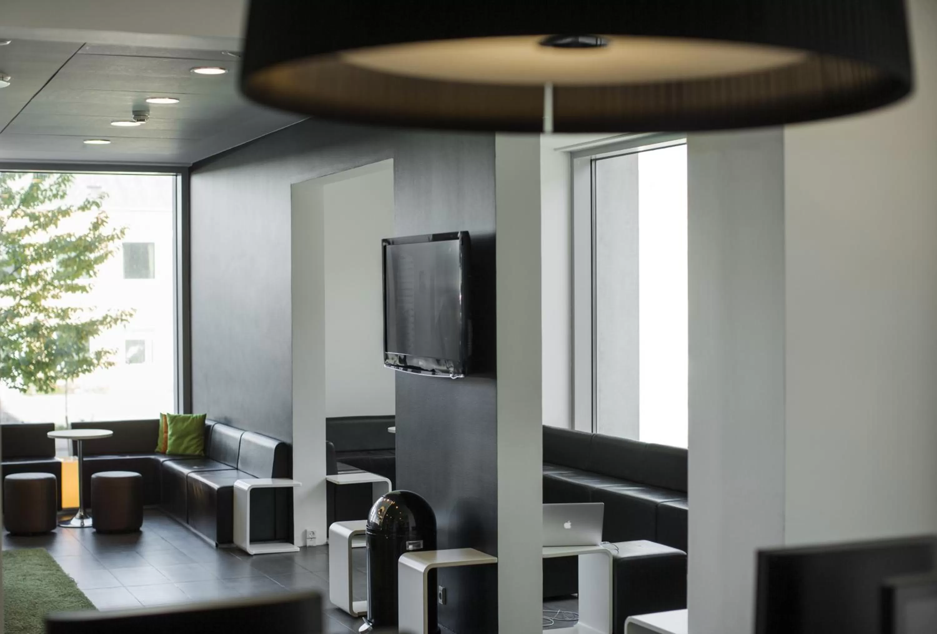 Communal lounge/ TV room in Wakeup Copenhagen - Carsten Niebuhrs Gade