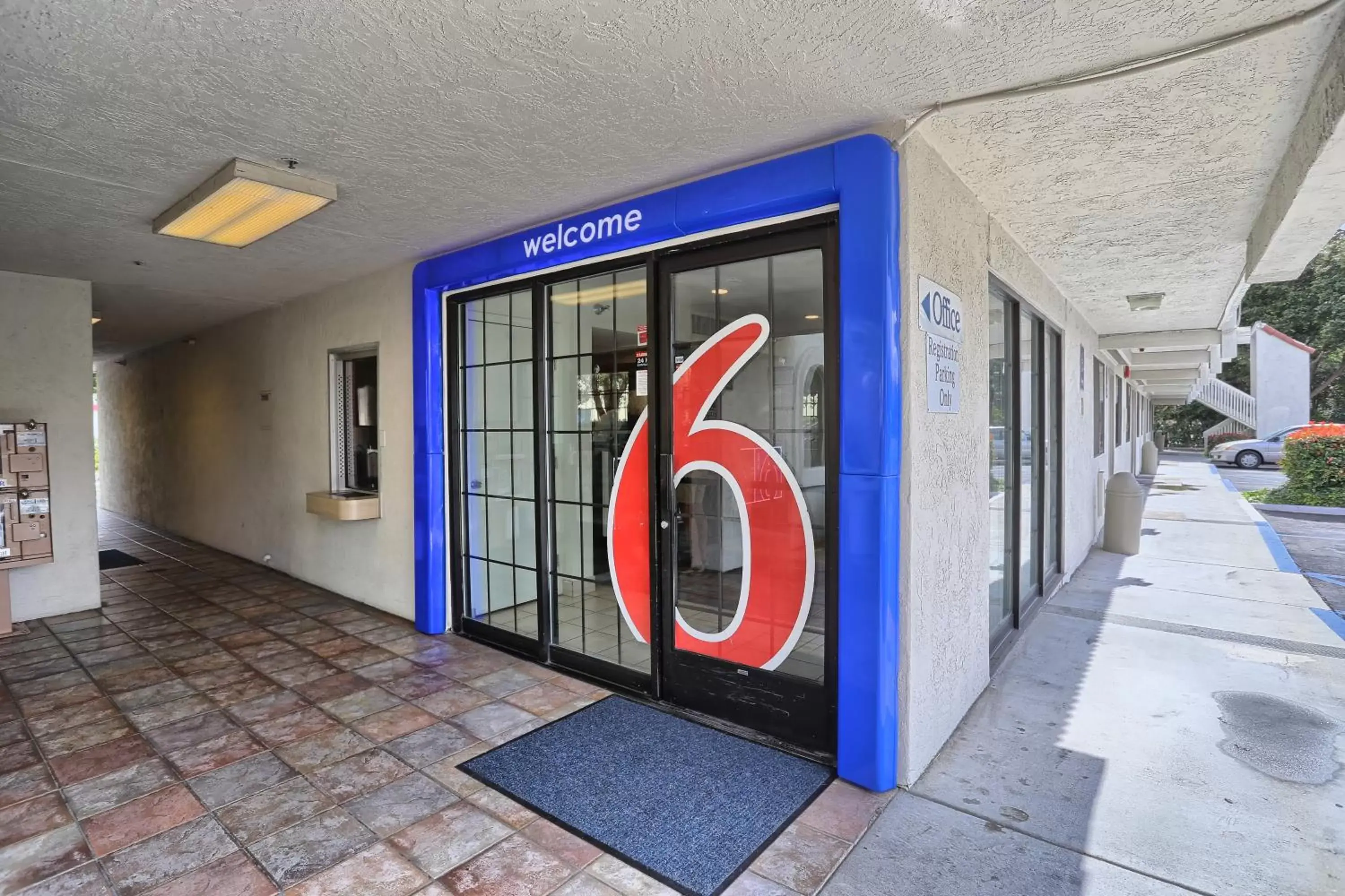 Facade/entrance in Motel 6-Petaluma, CA
