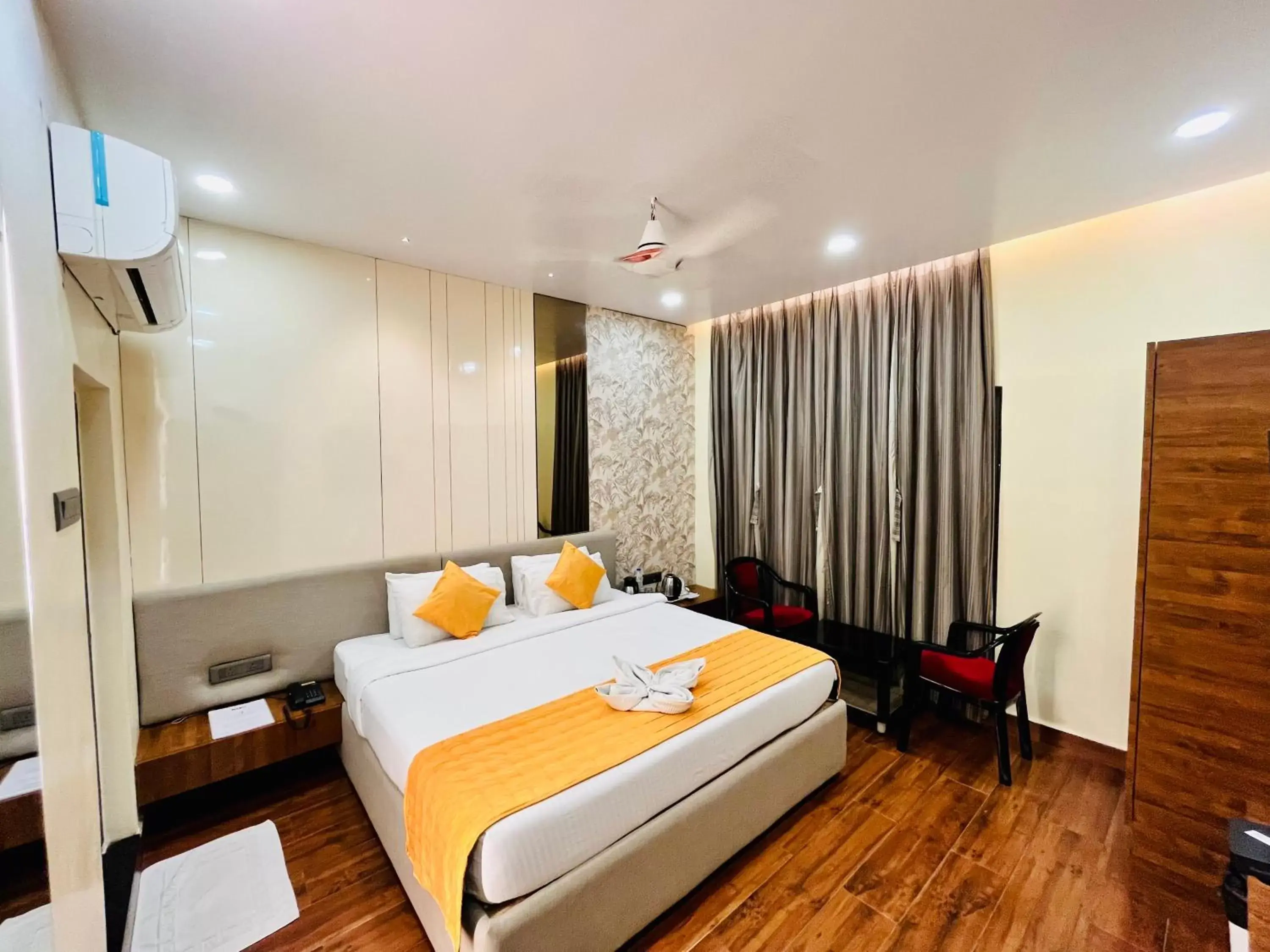 Superior Double or Twin Room in Shankar Bhavan By Vinayak Hotels Superior Double or Twin Room in Shankar Bhavan By Vinayak Hotels