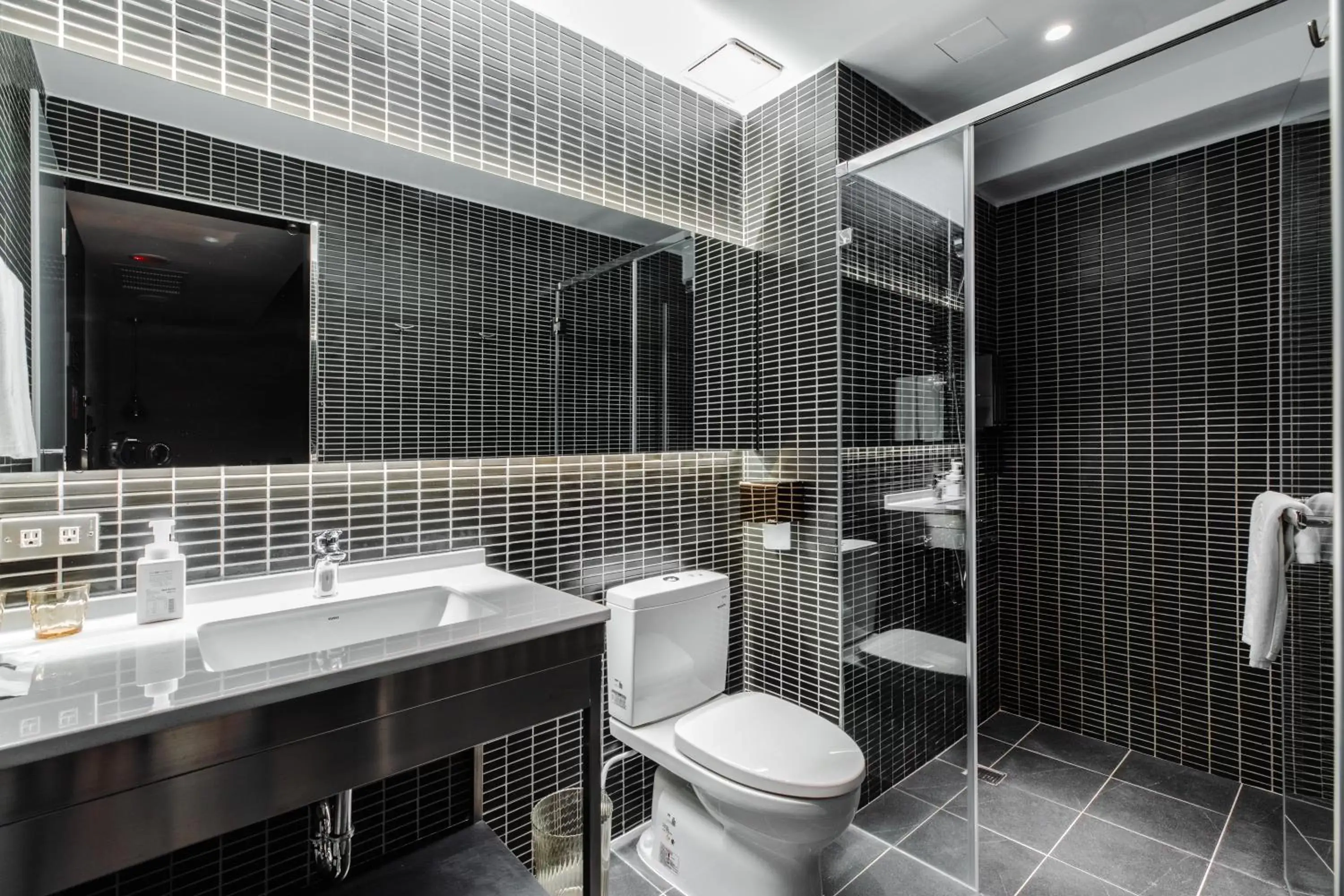 Shower, Bathroom in Inns Hotel