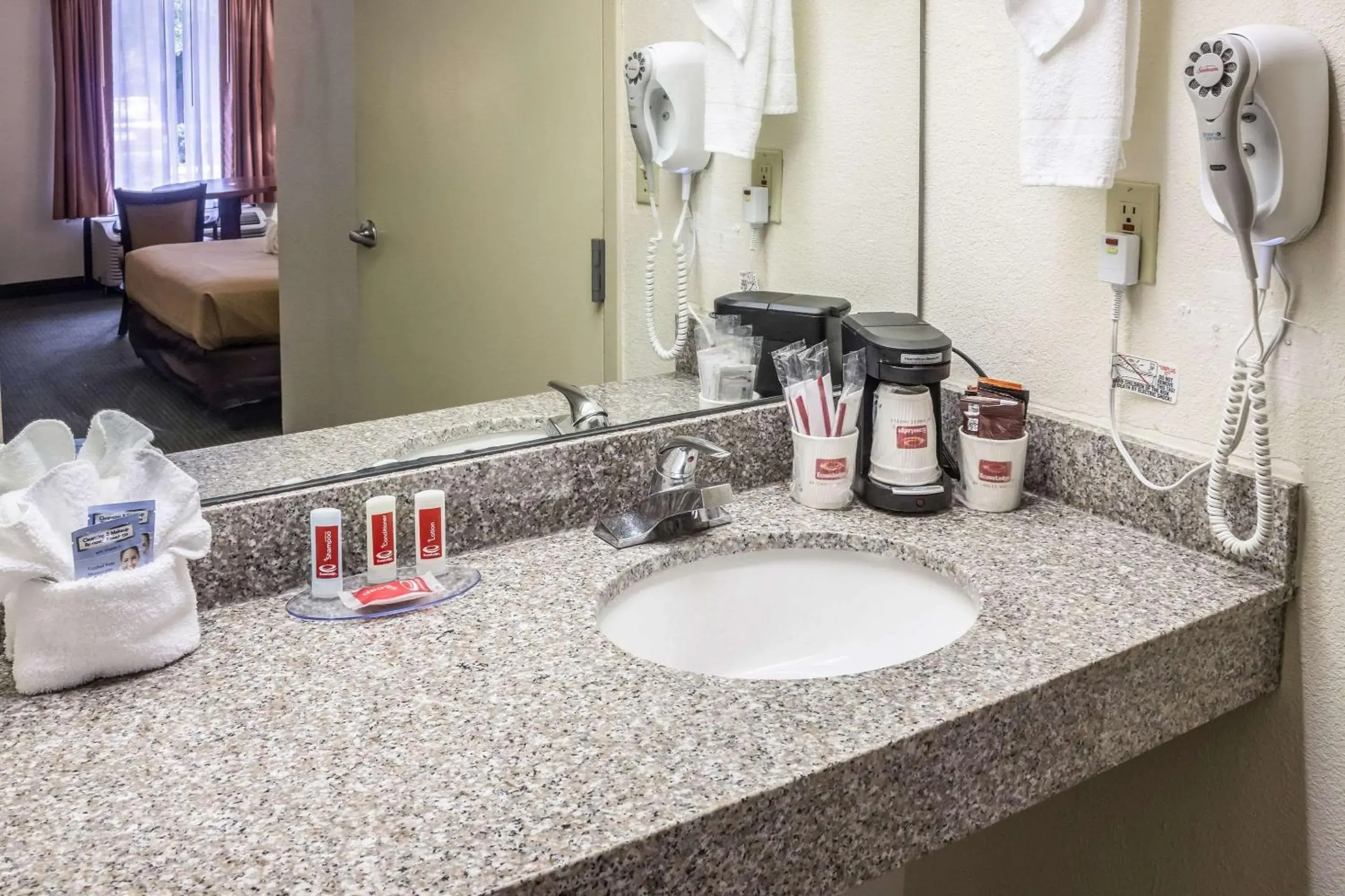 Photo of the whole room, Bathroom in Econo Lodge Palm Coast