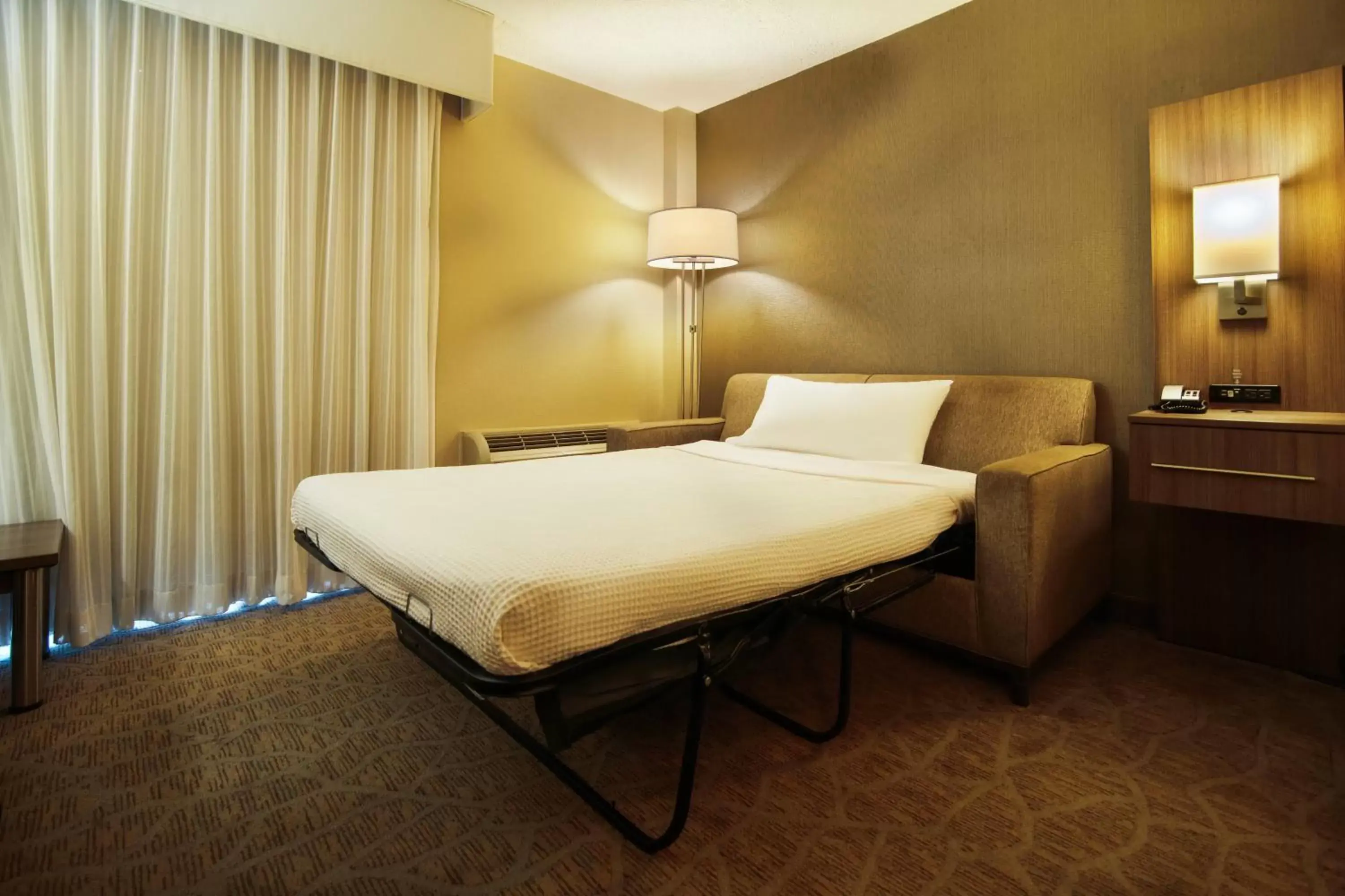Bed in Holiday Inn Nashville Vanderbilt, an IHG Hotel
