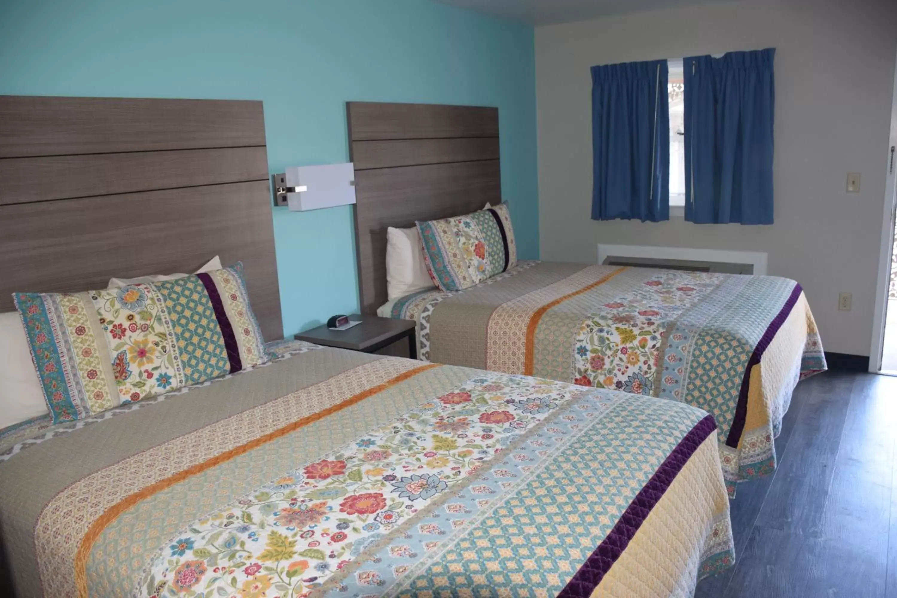 Bed in White Rose Motel - Hershey
