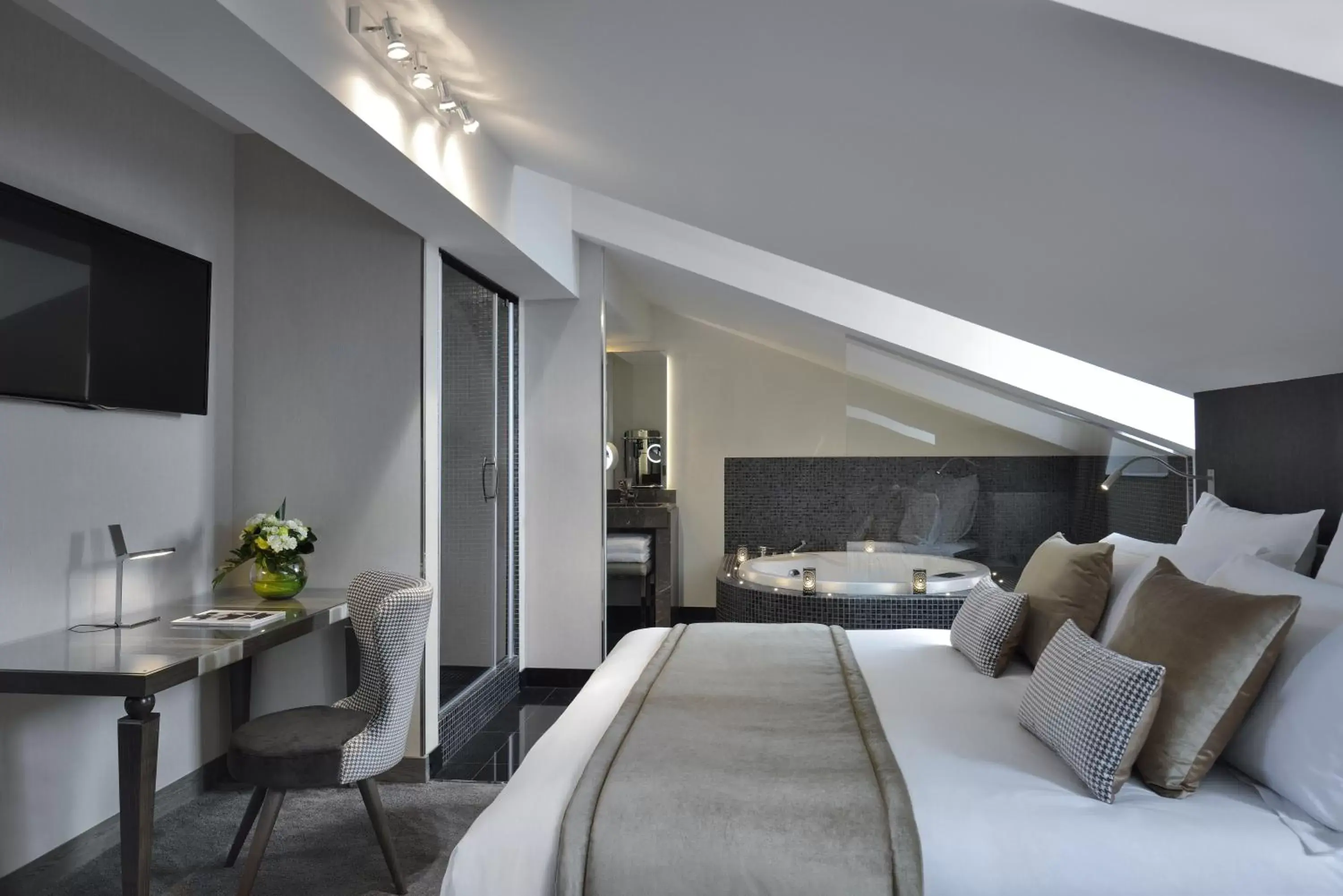 Superior Double Room in La Cour des Consuls Hotel and Spa Toulouse - MGallery