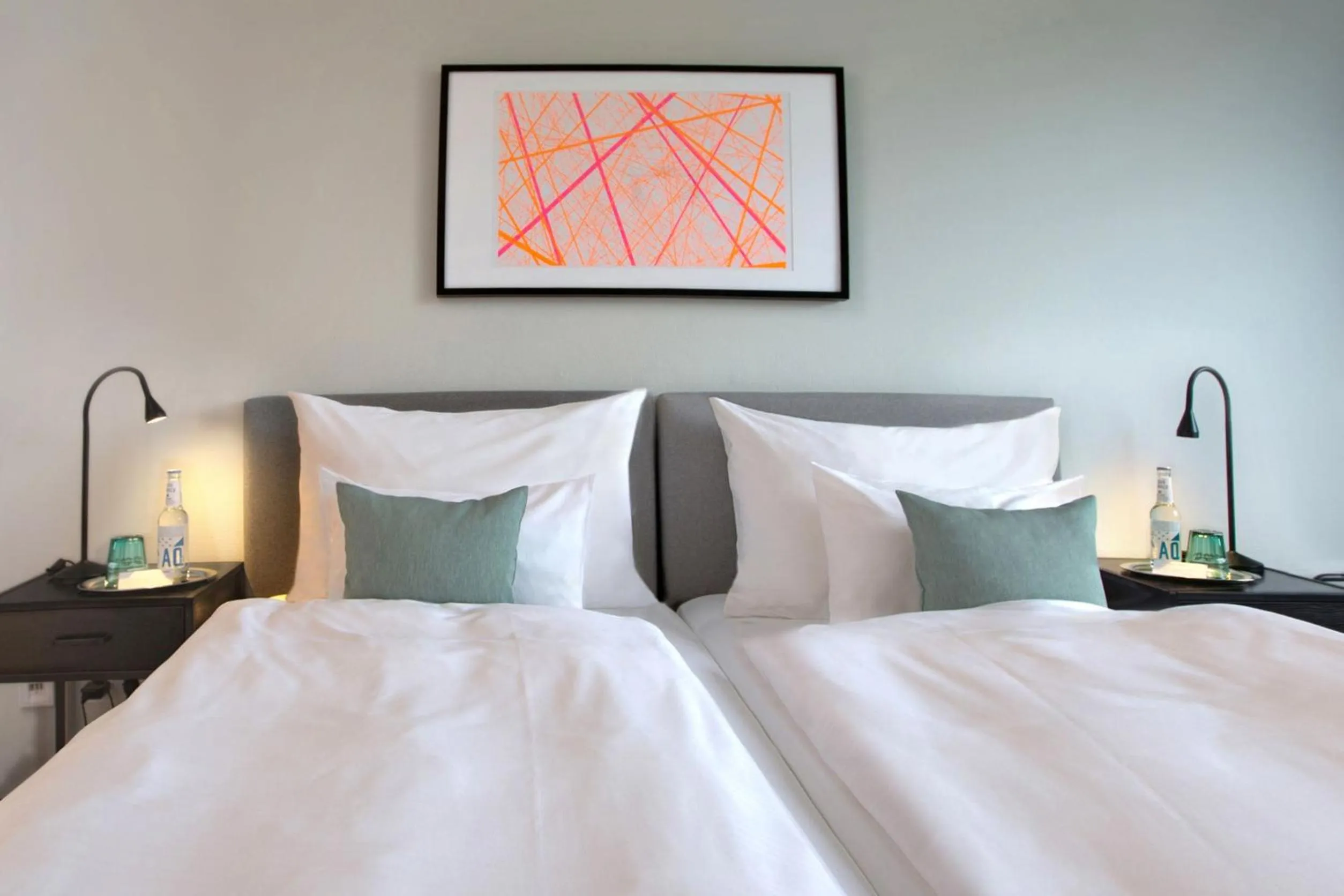 Bed in Hotel Rotkreuzplatz