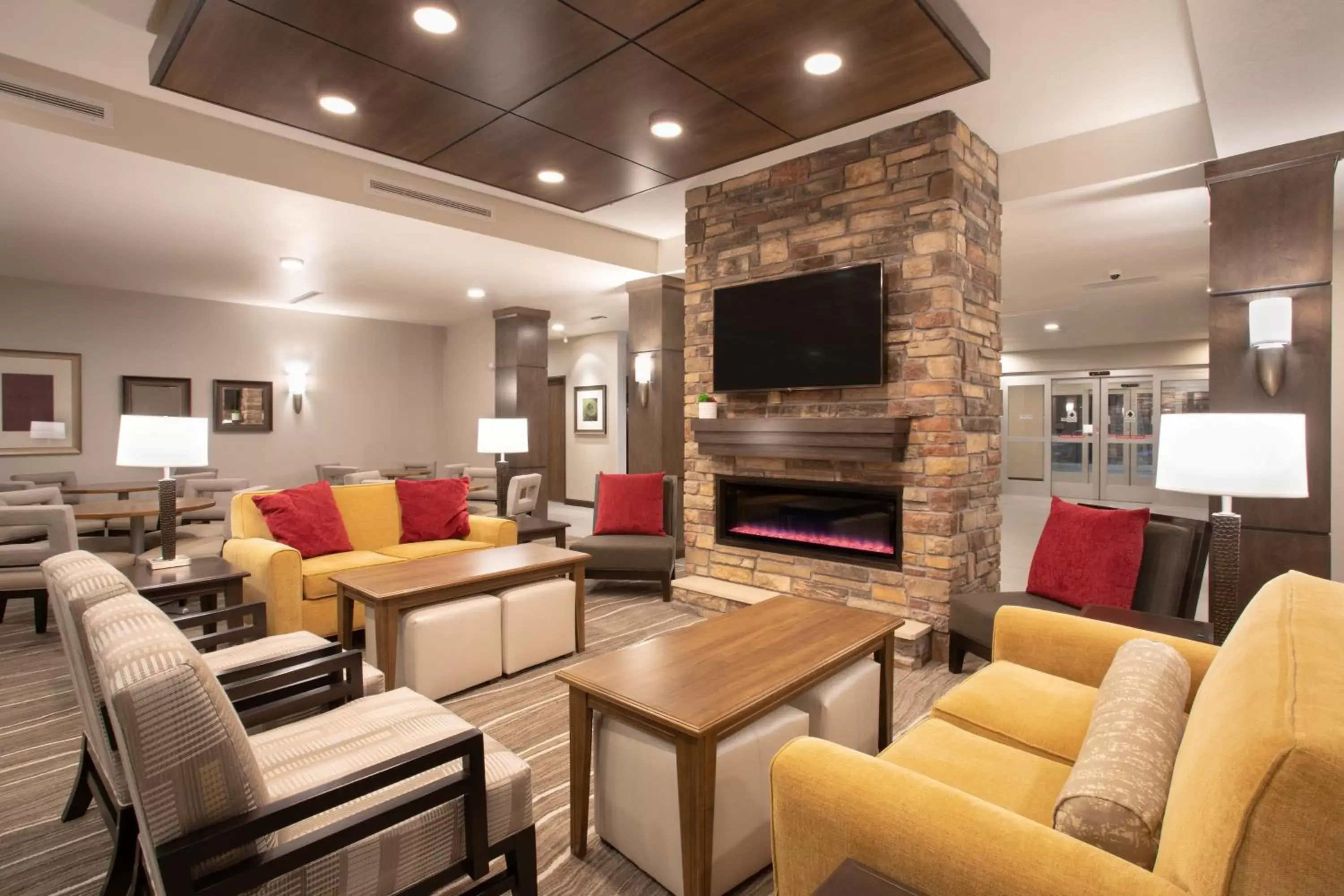 Property building, Lounge/Bar in Staybridge Suites Rapid City - Rushmore, an IHG Hotel