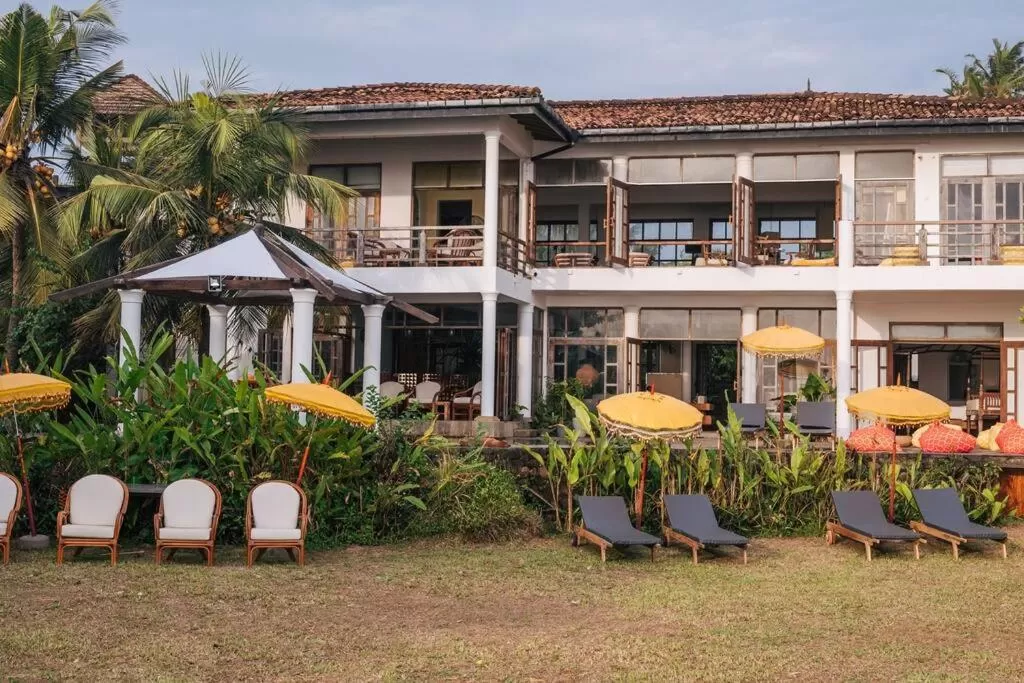 Sānti Beach House with pool & beach