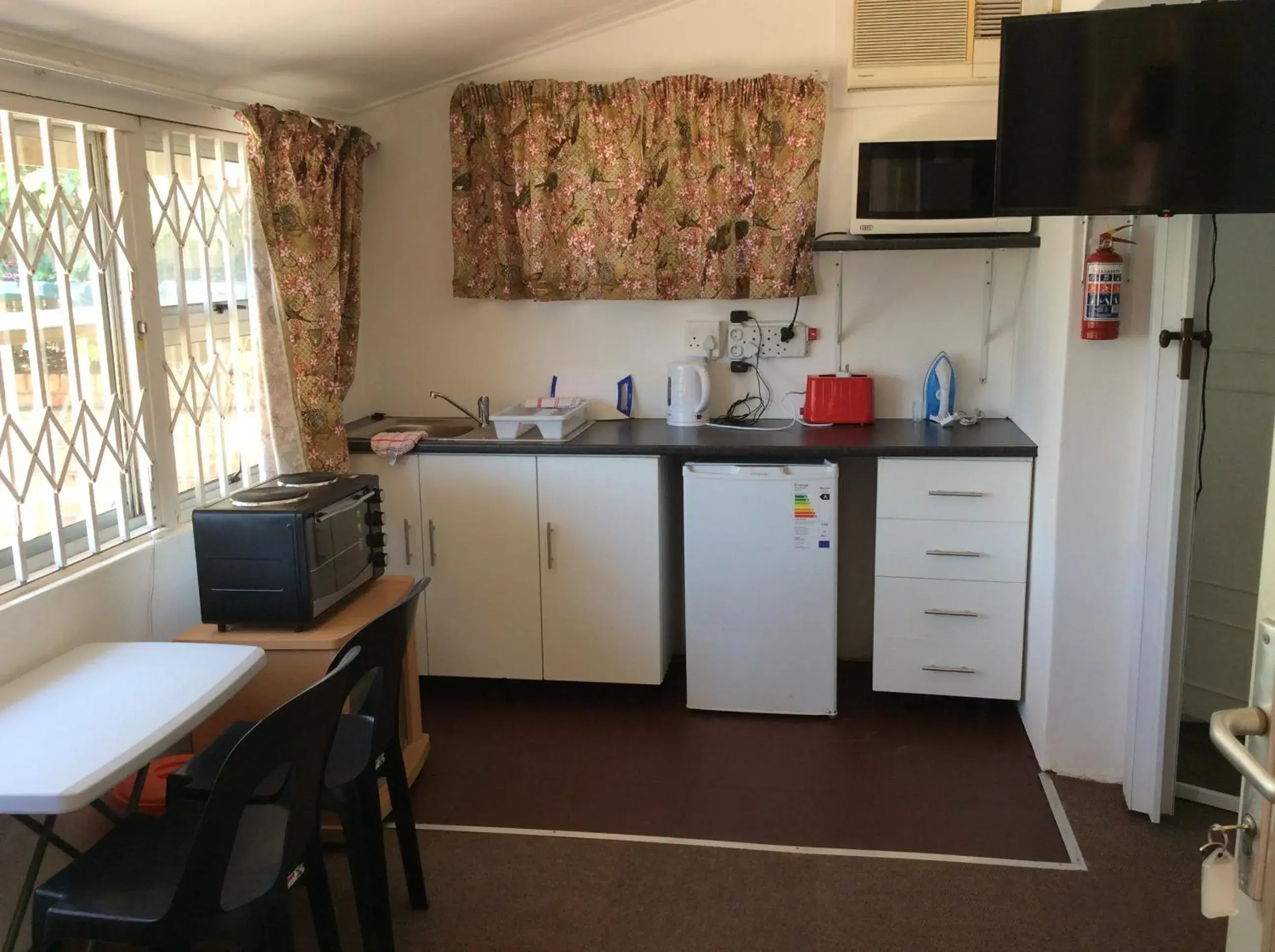 Kitchen or kitchenette, Kitchen/Kitchenette in Clinch Self Catering