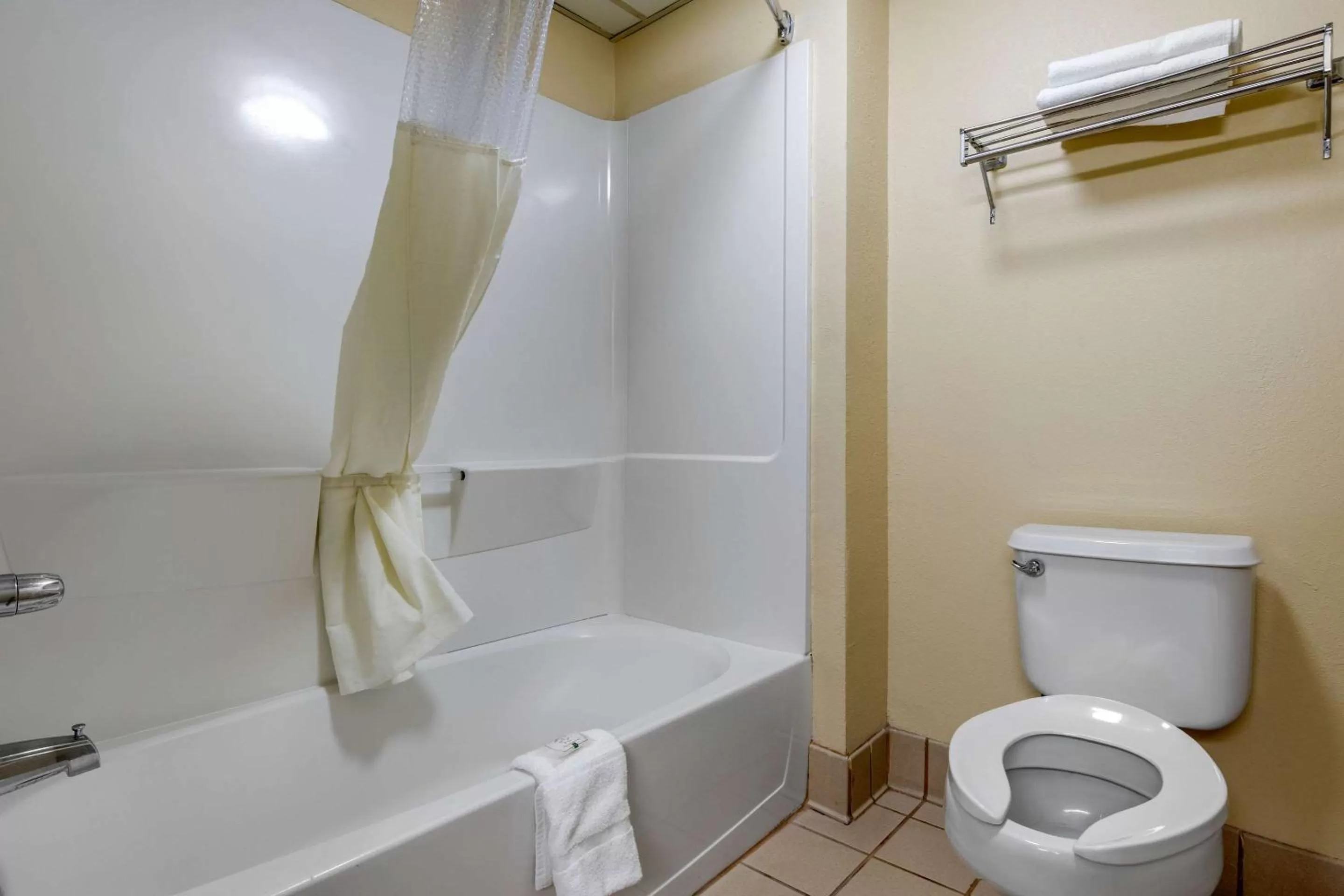 Photo of the whole room in Quality Inn