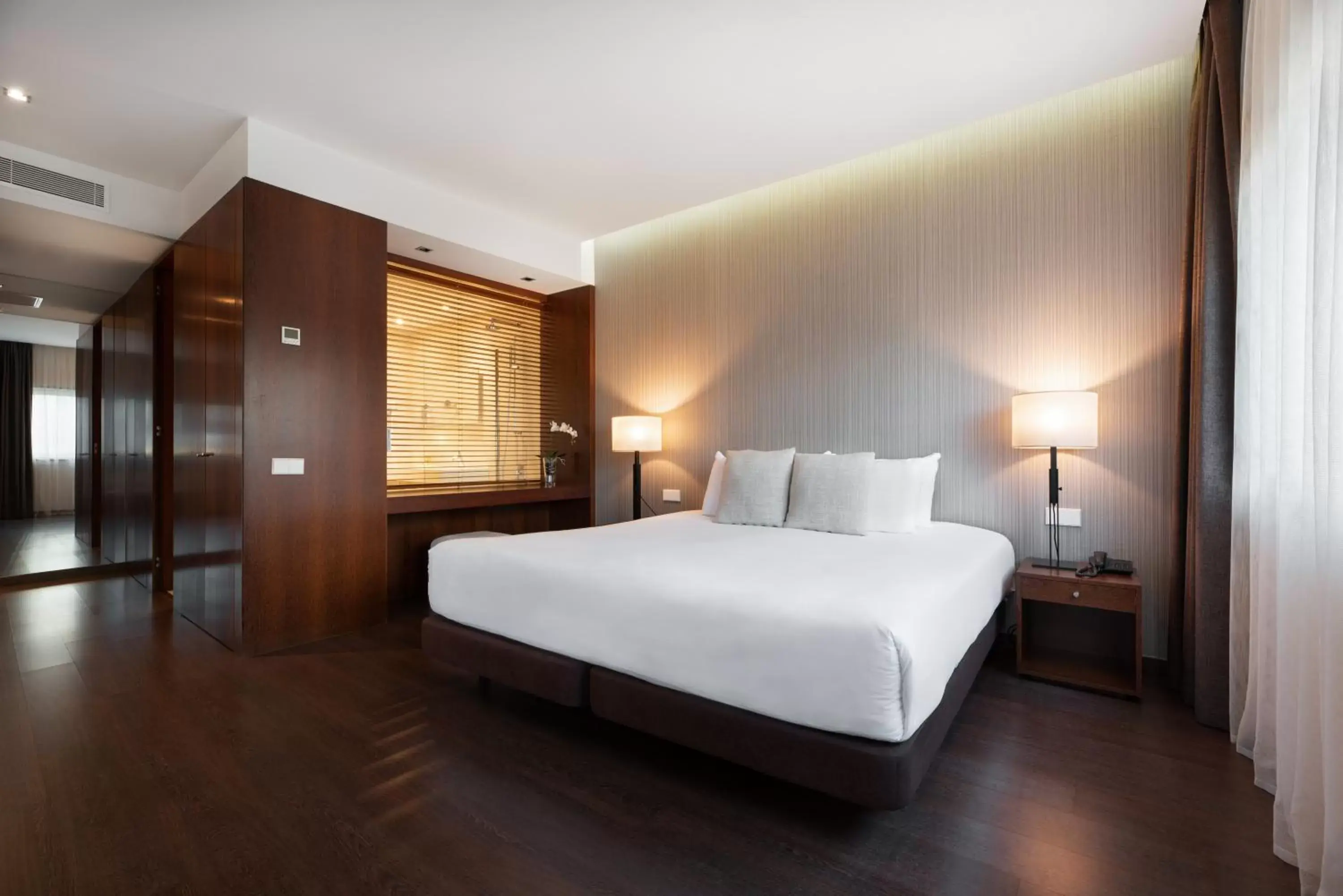 Photo of the whole room, Bed in Eurostars Mar de Vigo