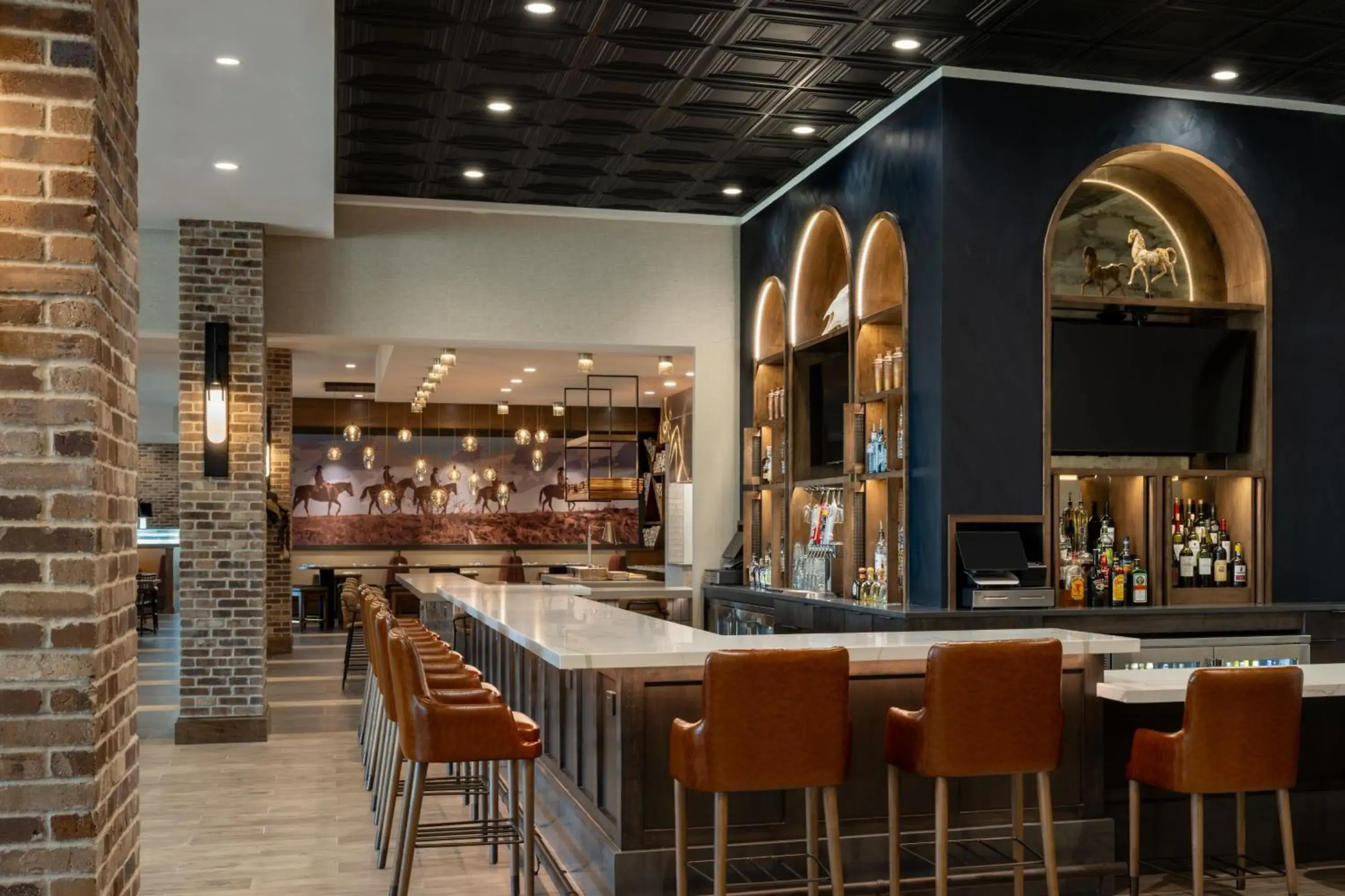 Lounge or bar, Restaurant/Places to Eat in Delta Hotels by Marriott Wichita Falls Convention Center