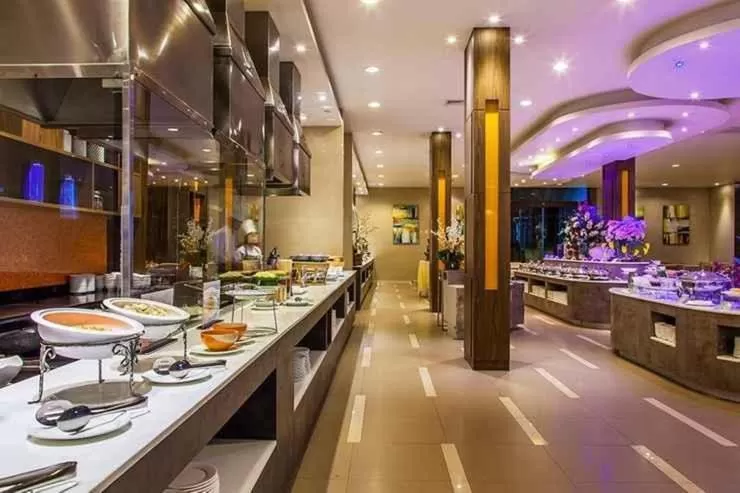 Restaurant/places to eat in Maple Hotel