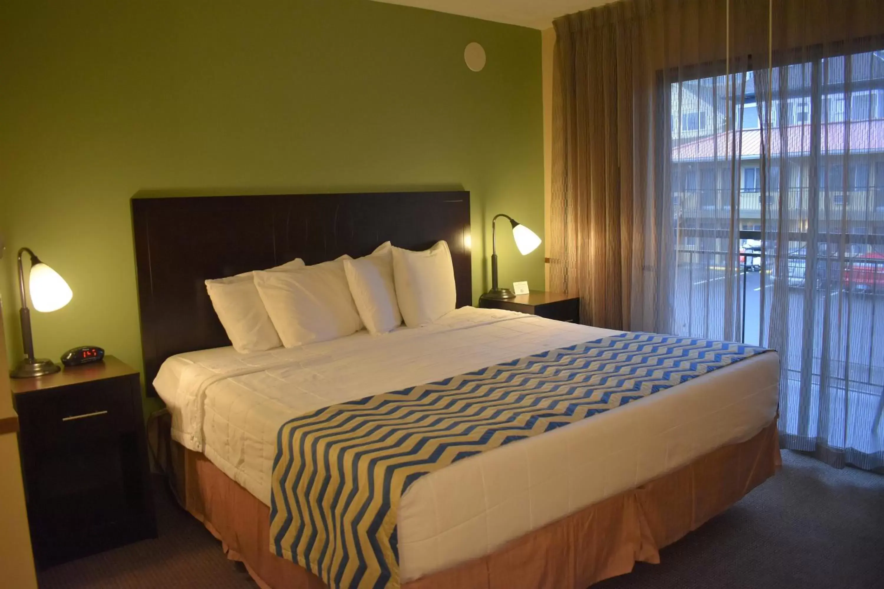 Bed in SureStay Hotel by Best Western Portland City Center