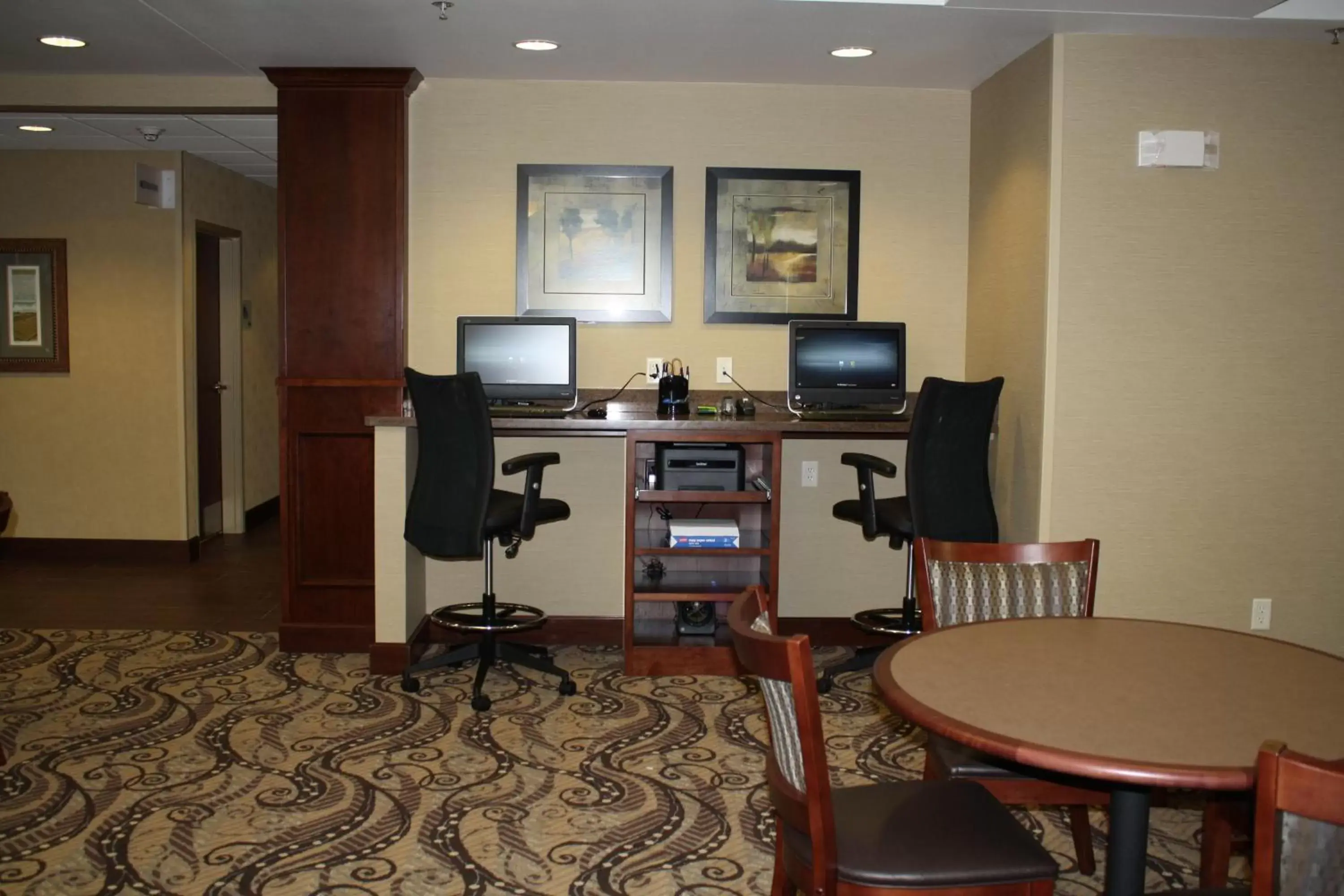 Lobby or reception in Holiday Inn Express & Suites Sioux Falls Southwest, an IHG Hotel