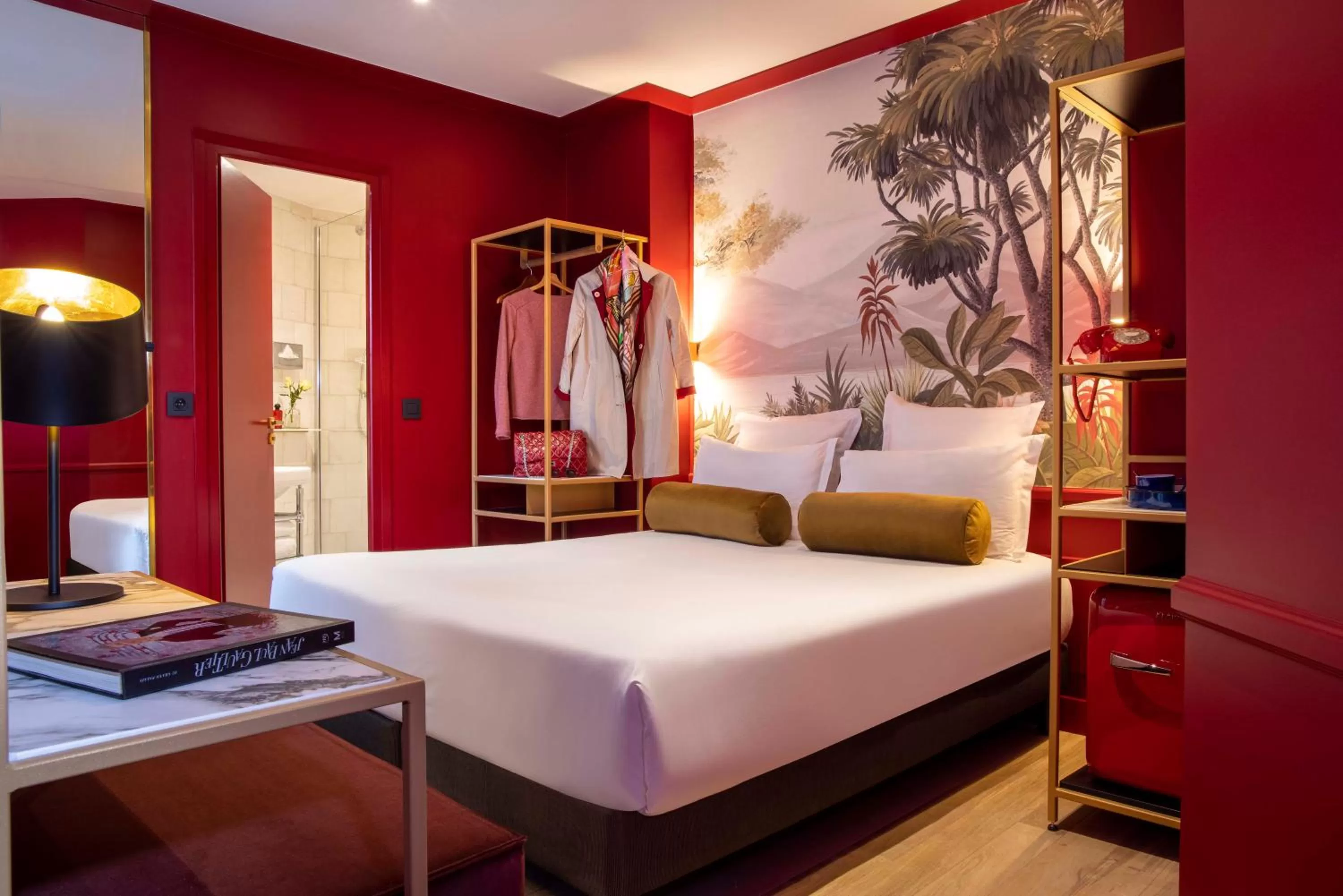 Bed in Les Jardins Du Luxembourg