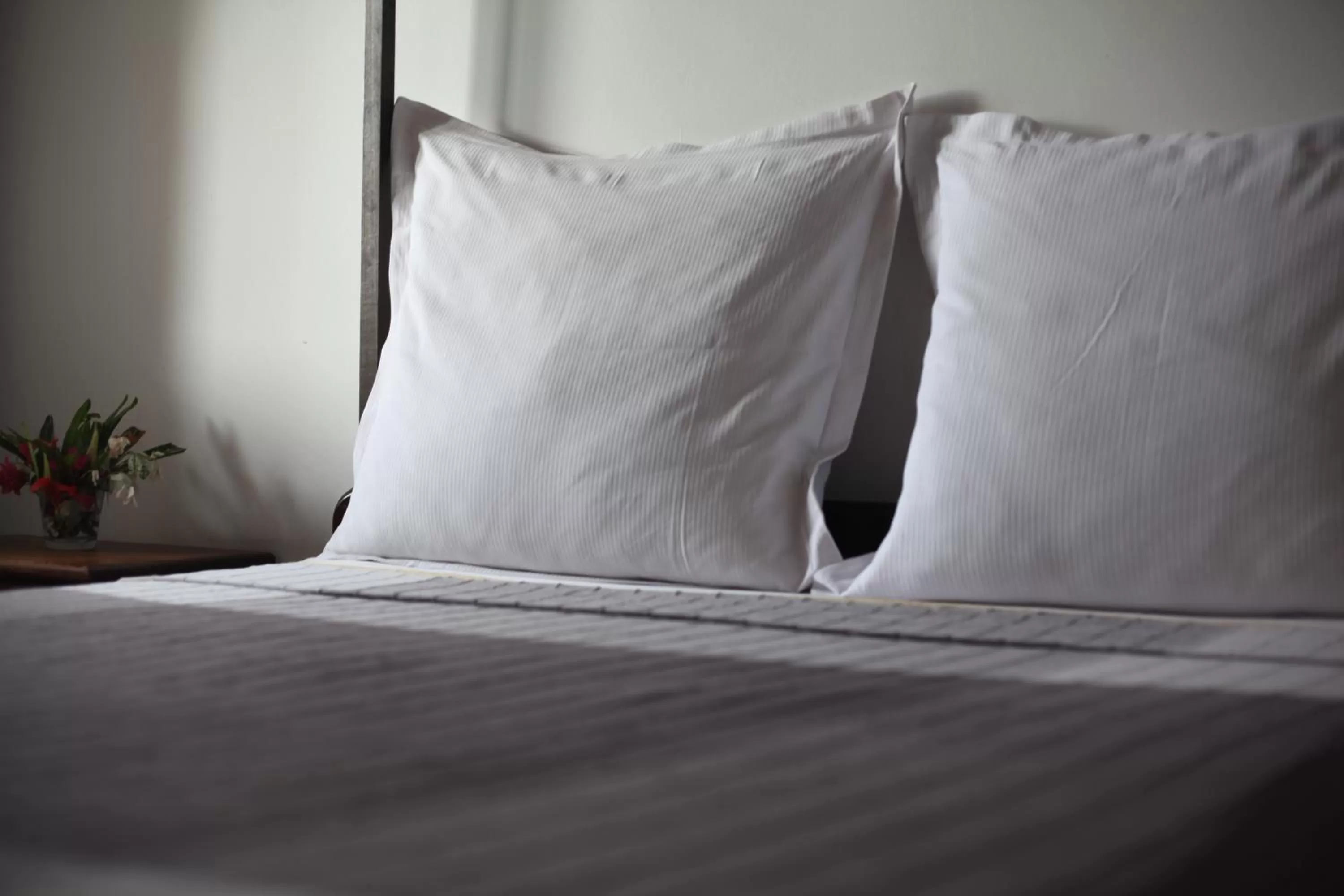 Bedroom, Bed in Hotel Jardin de la Paix