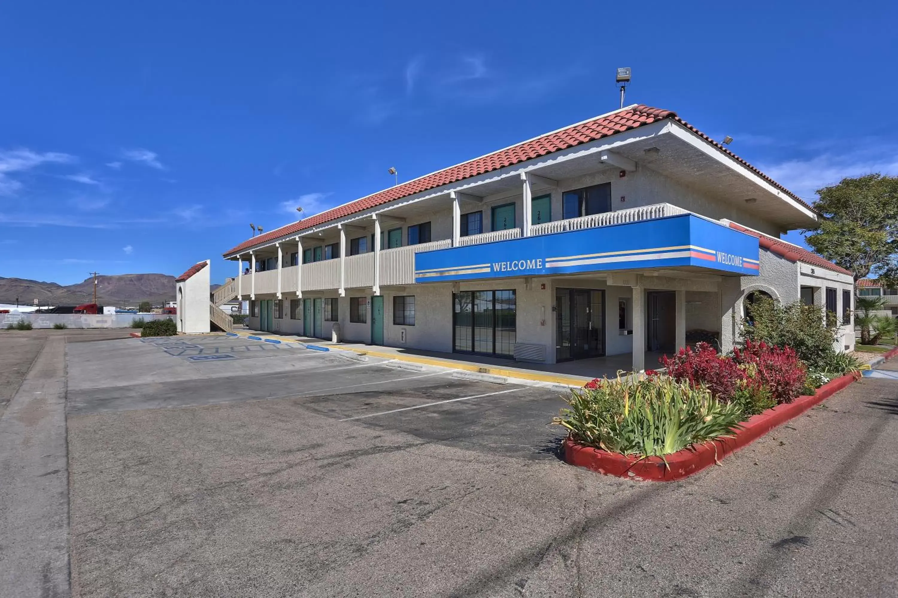 Facade/entrance, Property Building in Motel 6-Kingman, AZ - Route 66 East