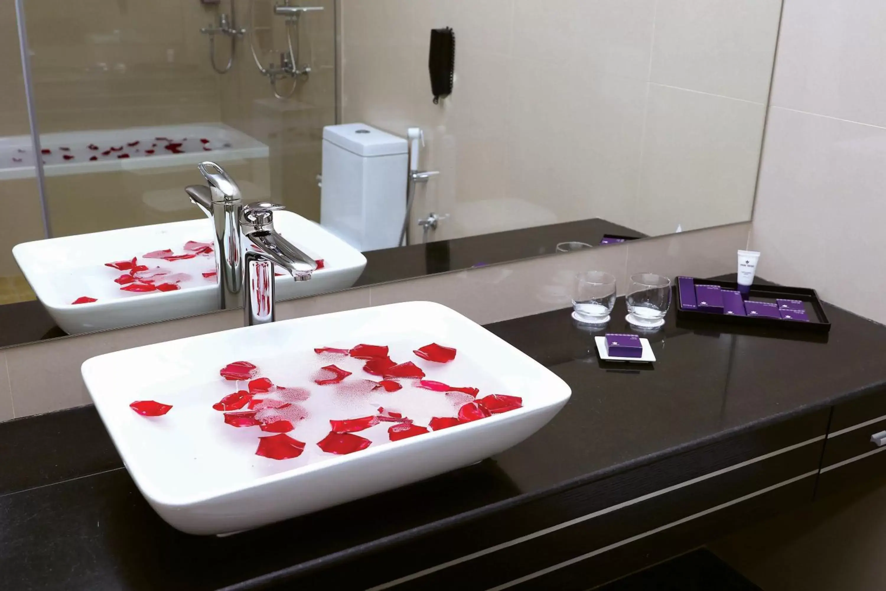Bathroom in Park Regis Lotus Hotel