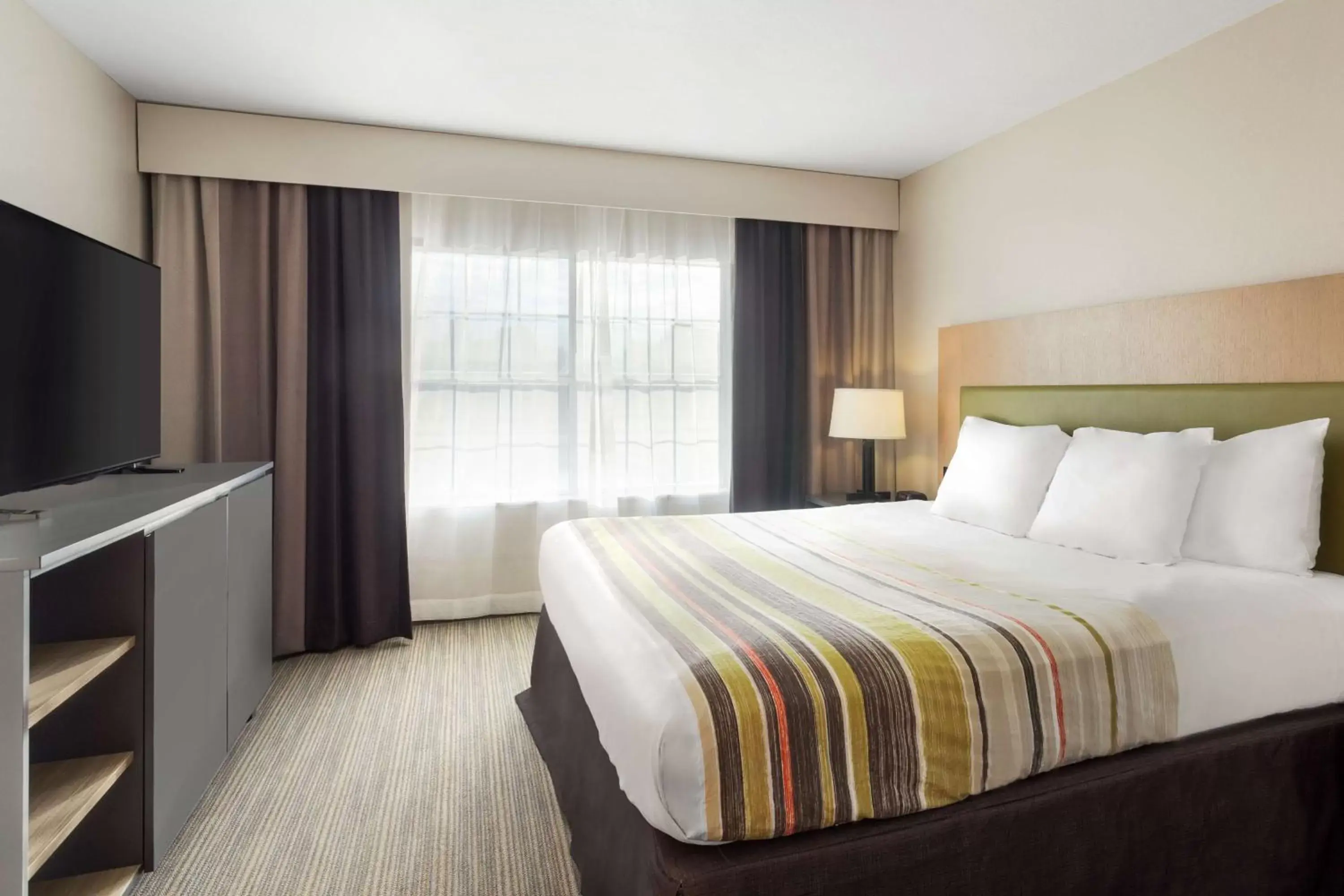 Photo of the whole room, Bed in Country Inn & Suites by Radisson, Jackson-Airport, MS