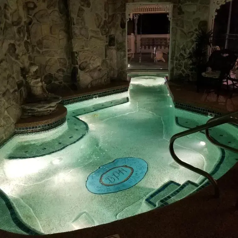 Hot Tub, Swimming Pool in Boardwalk Plaza Hotel