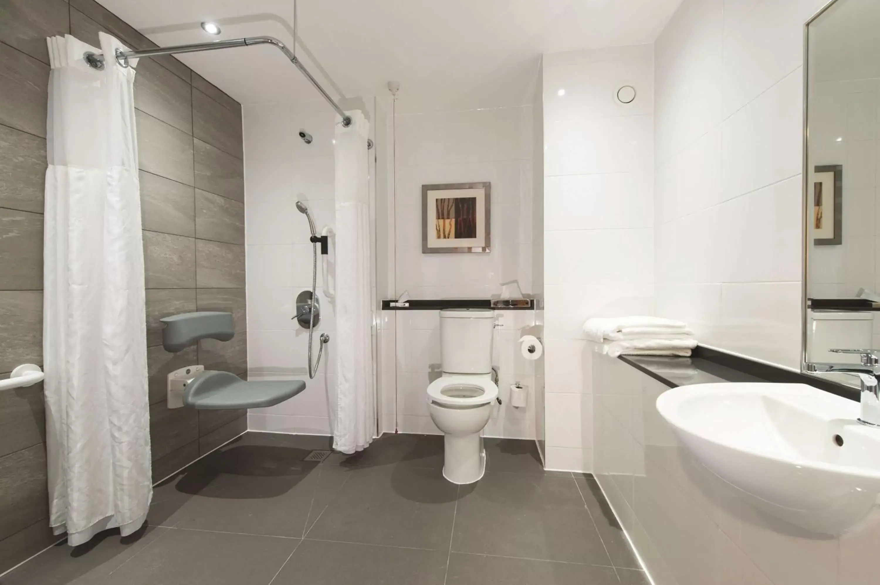 Bathroom in Doubletree By Hilton Glasgow Strathclyde