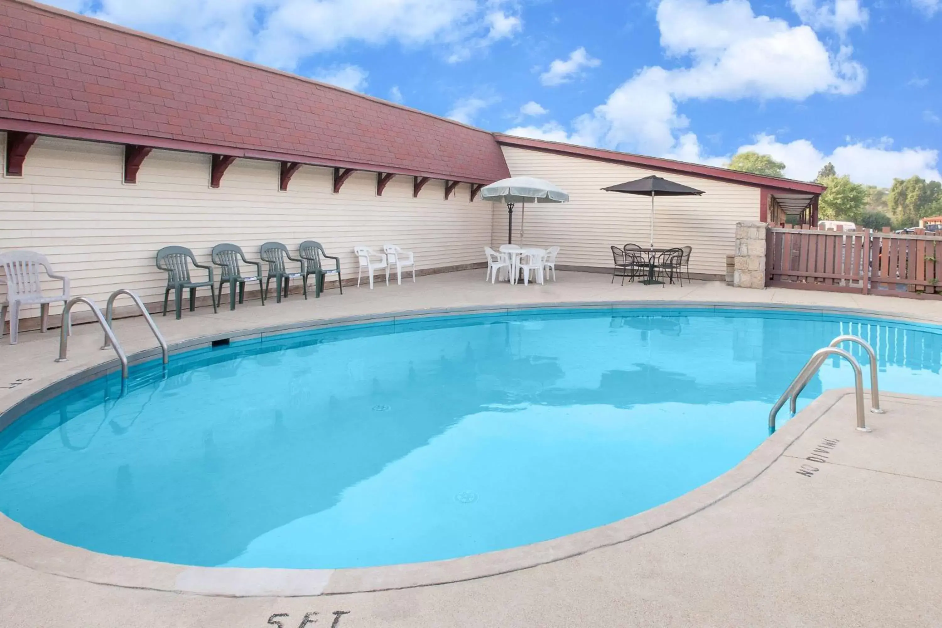 On site, Swimming Pool in Knights Inn - Battle Creek